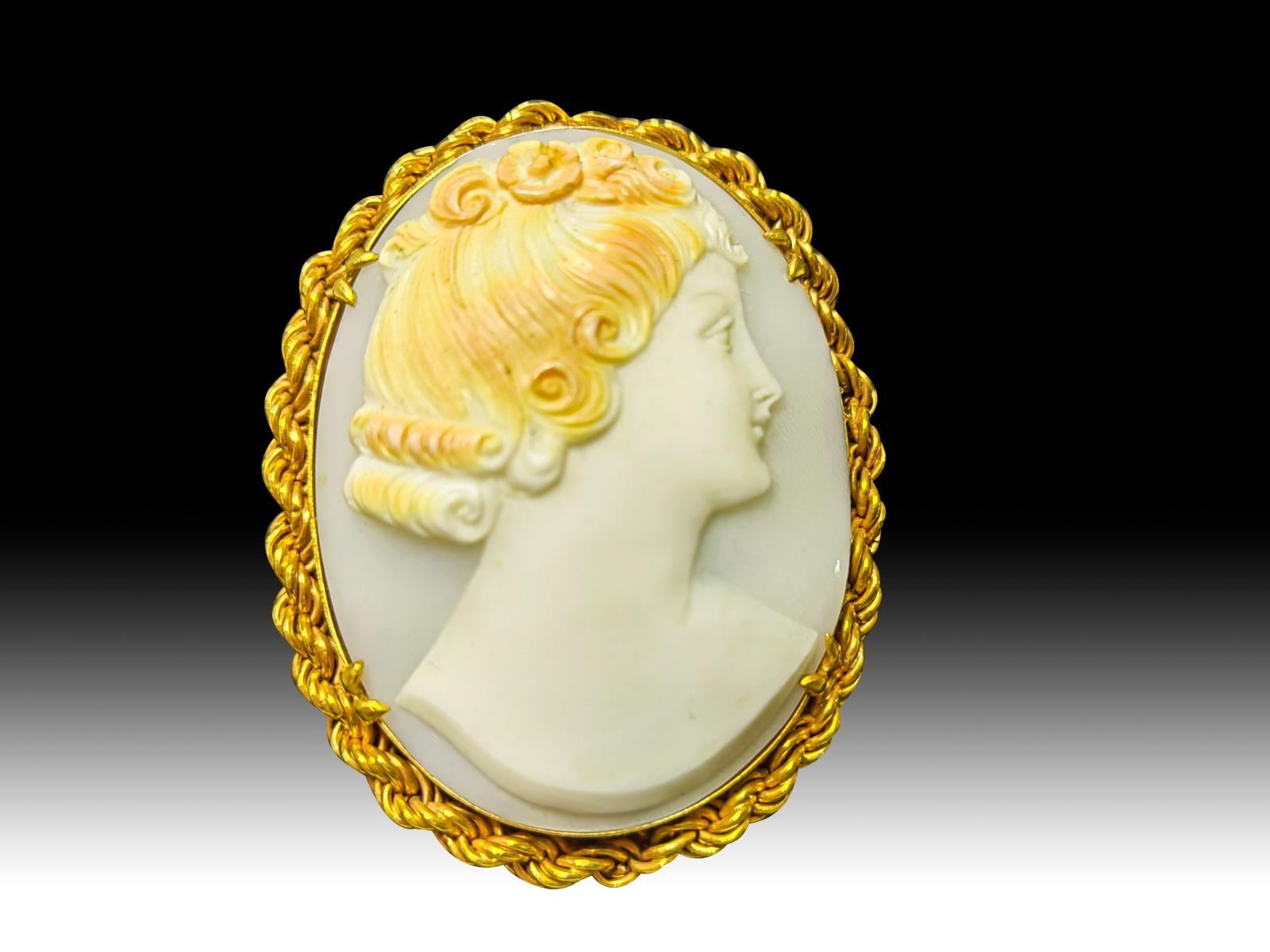 Hand-Crafted Important Pendant In Yellow Gold  Cameo Old 