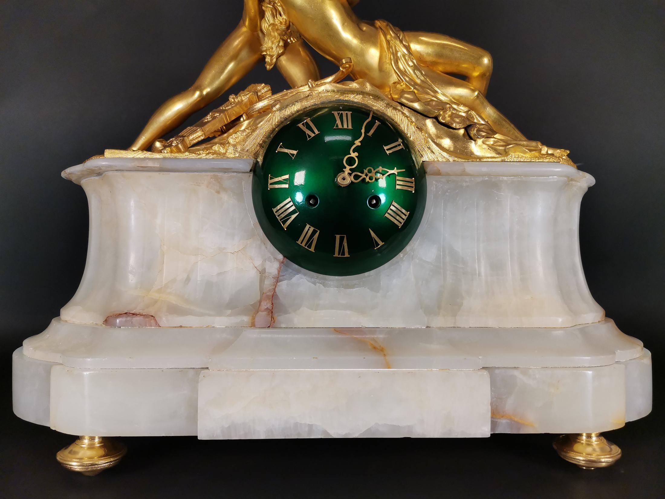 Français Important Pendule en bronze doré et onyx, 19ème siècle en vente