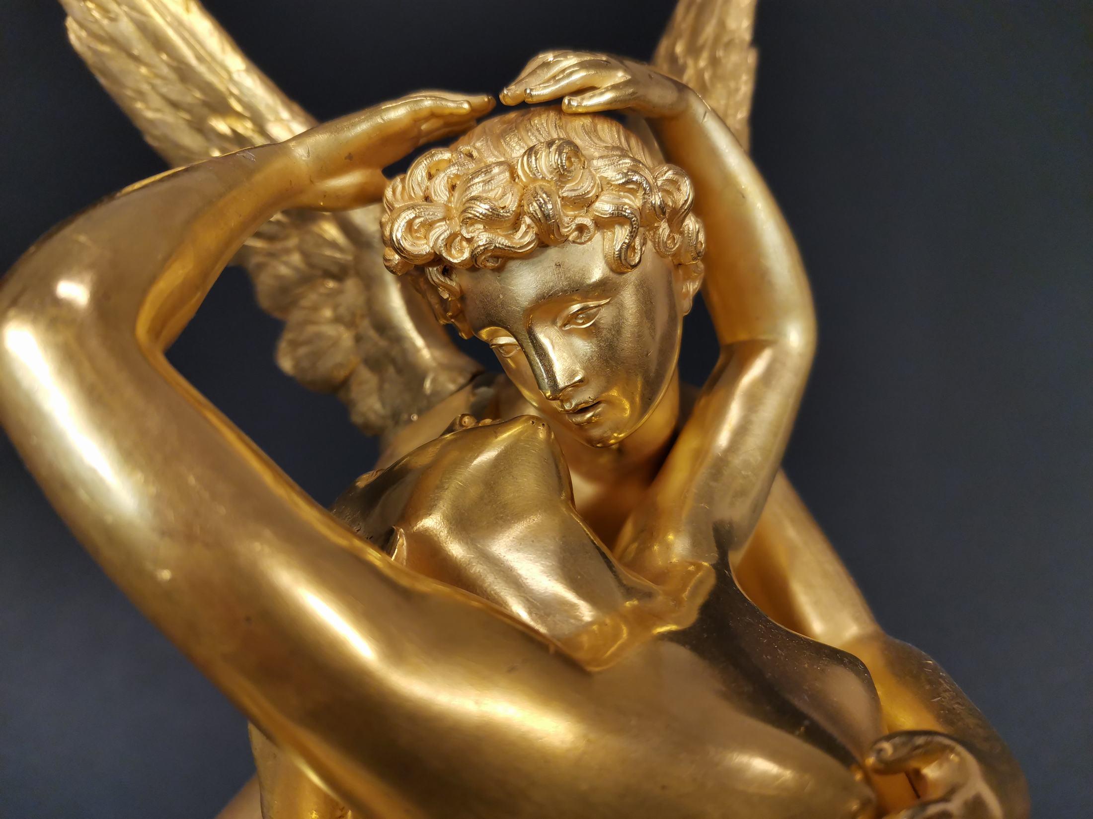 Important Pendelleuchte aus vergoldeter Bronze und Onyx, 19. Jahrhundert im Angebot 3