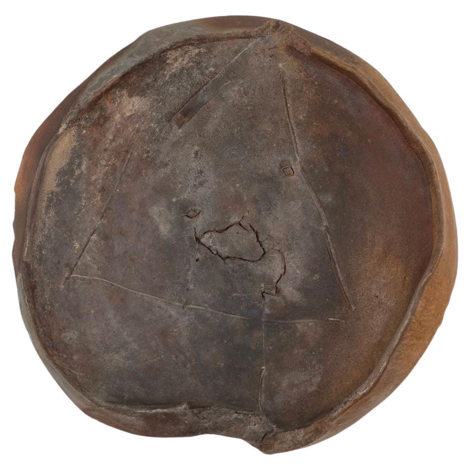 Importante Peter Voulkos "Plato", 1981 - Gres Cocido en Rueda, Dibujo de Superficie en venta