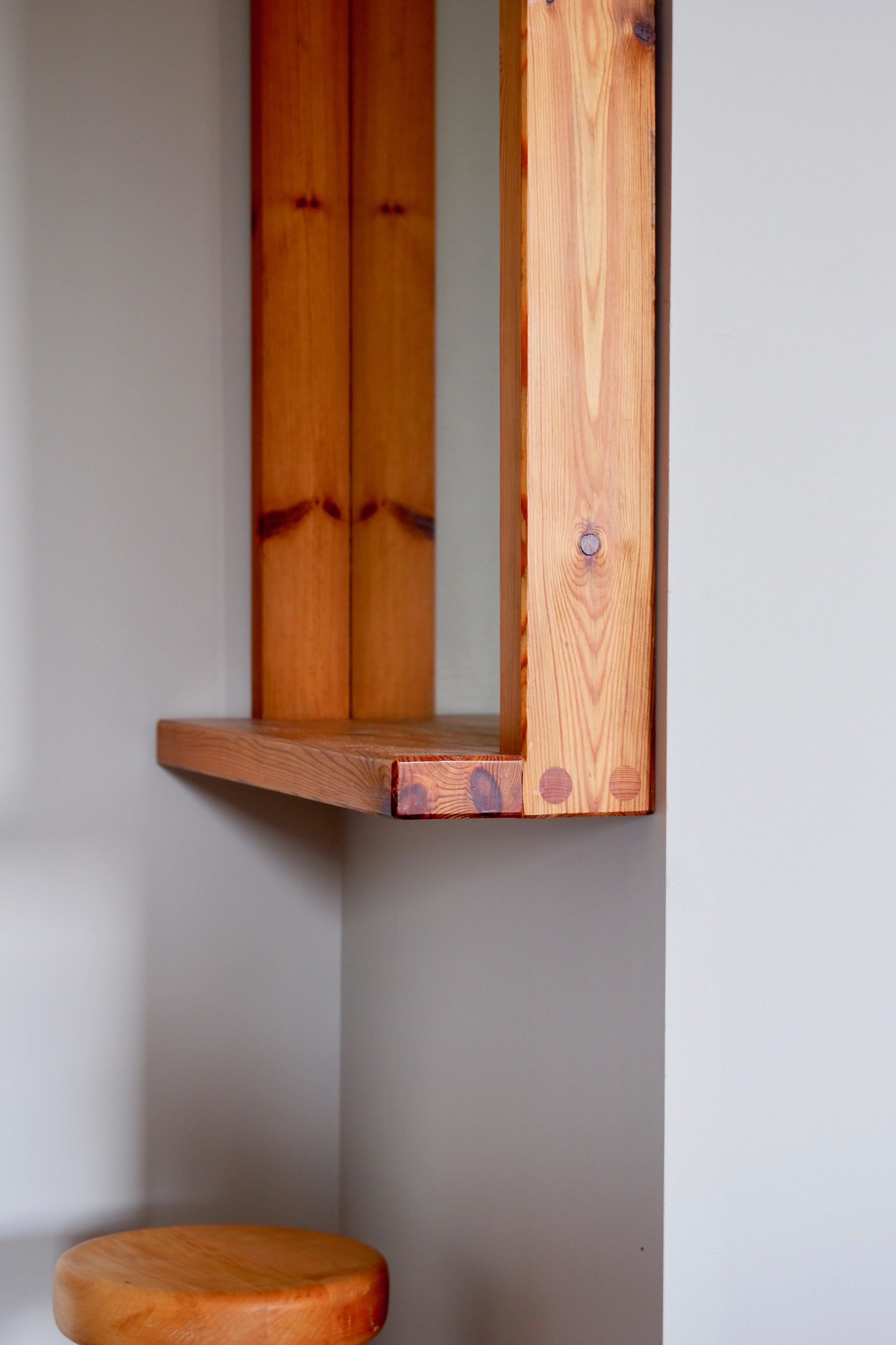 Important miroir en pin attribué à Roland Wilhelmsson vers 1960, Suède en vente 1