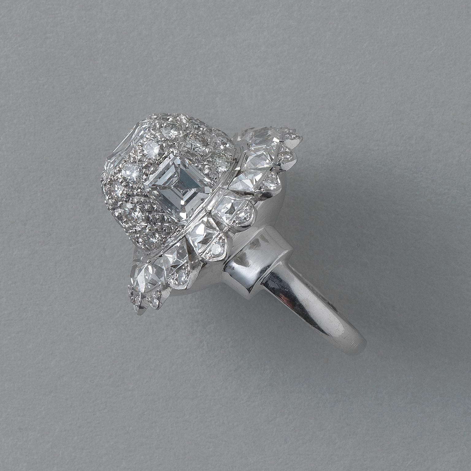 Women's or Men's Important Platinum and Diamond Cocktail Ring For Sale