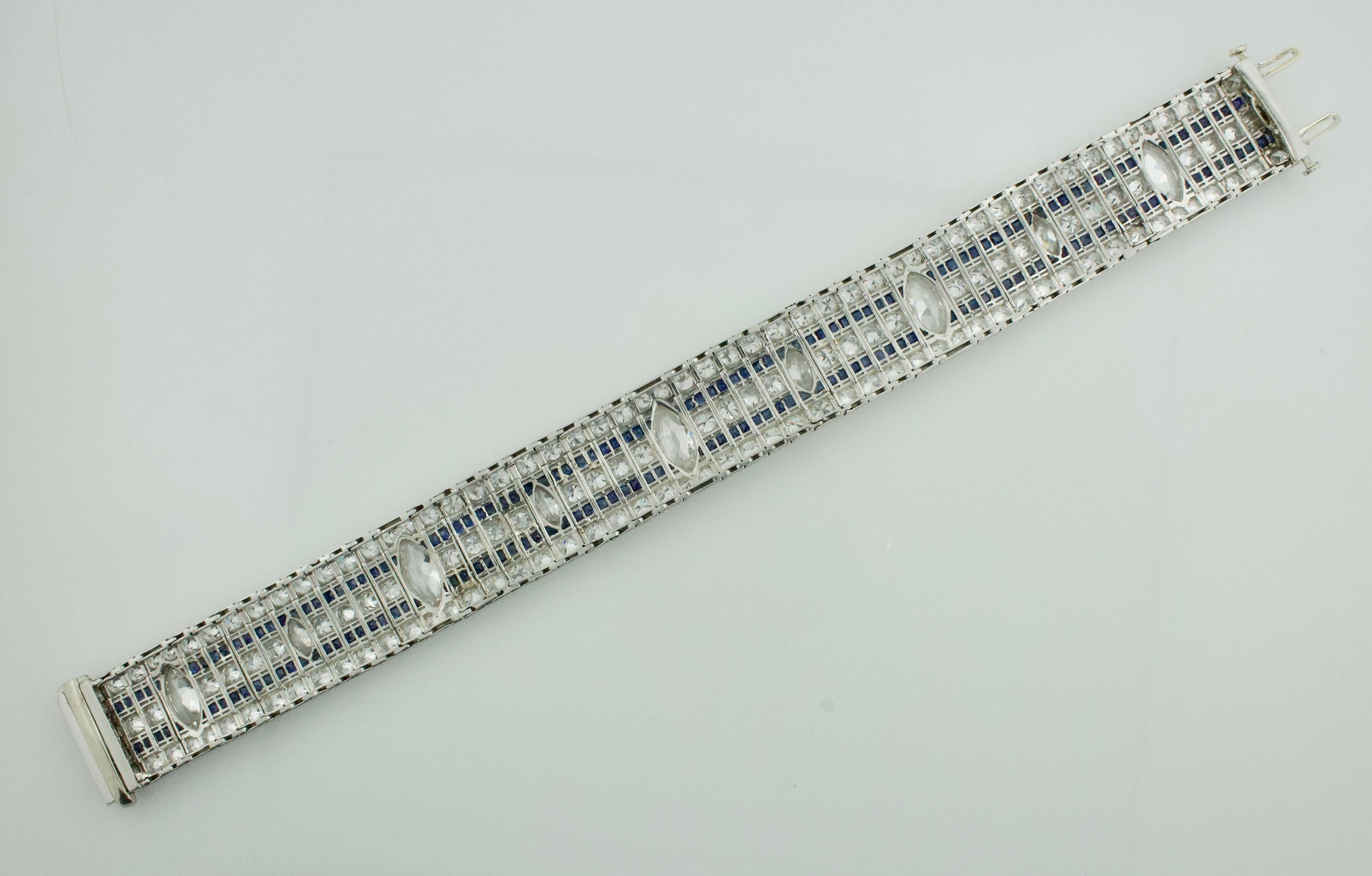 Important Platinum Diamond and Sapphire Art Deco Bracelet C. 1920's 20.00 Cts In Excellent Condition In Wailea, HI