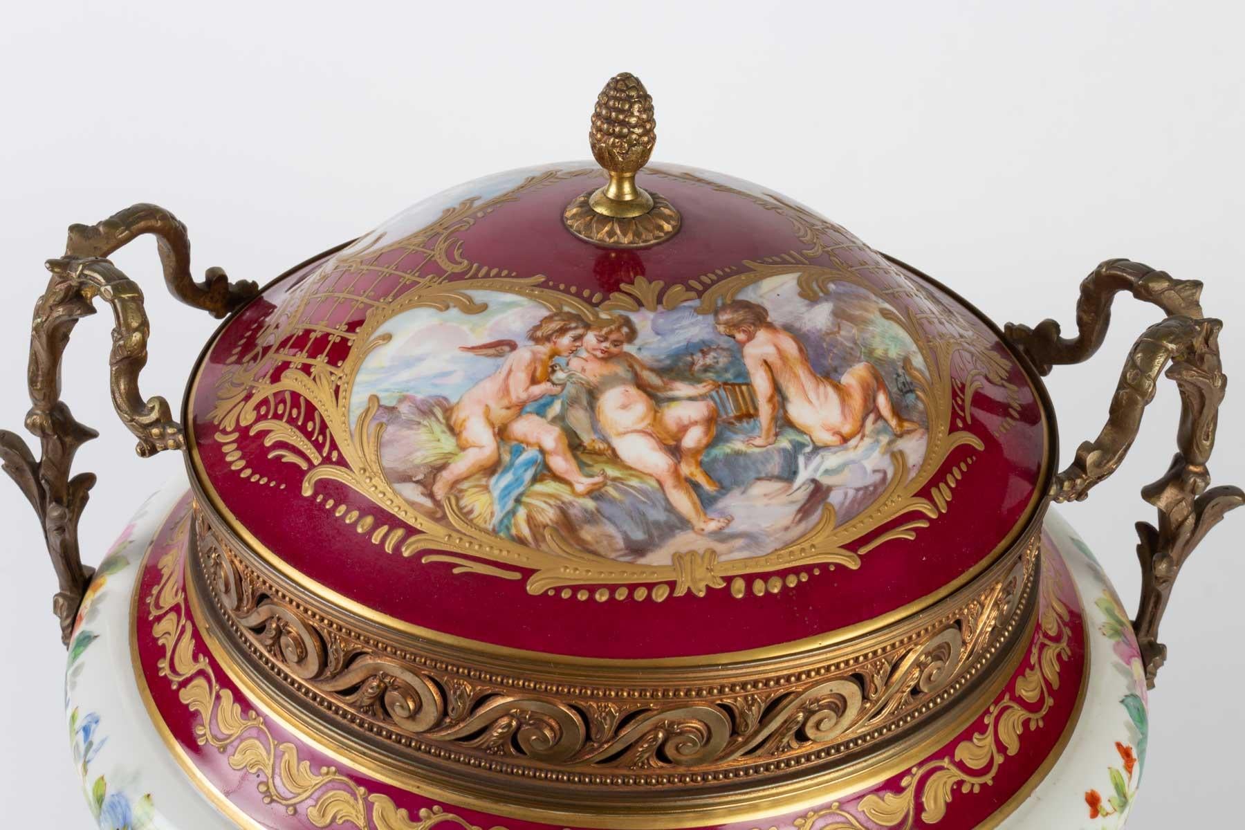 Important Porcelain Candy Box, Napoleon III, 19th Century 4