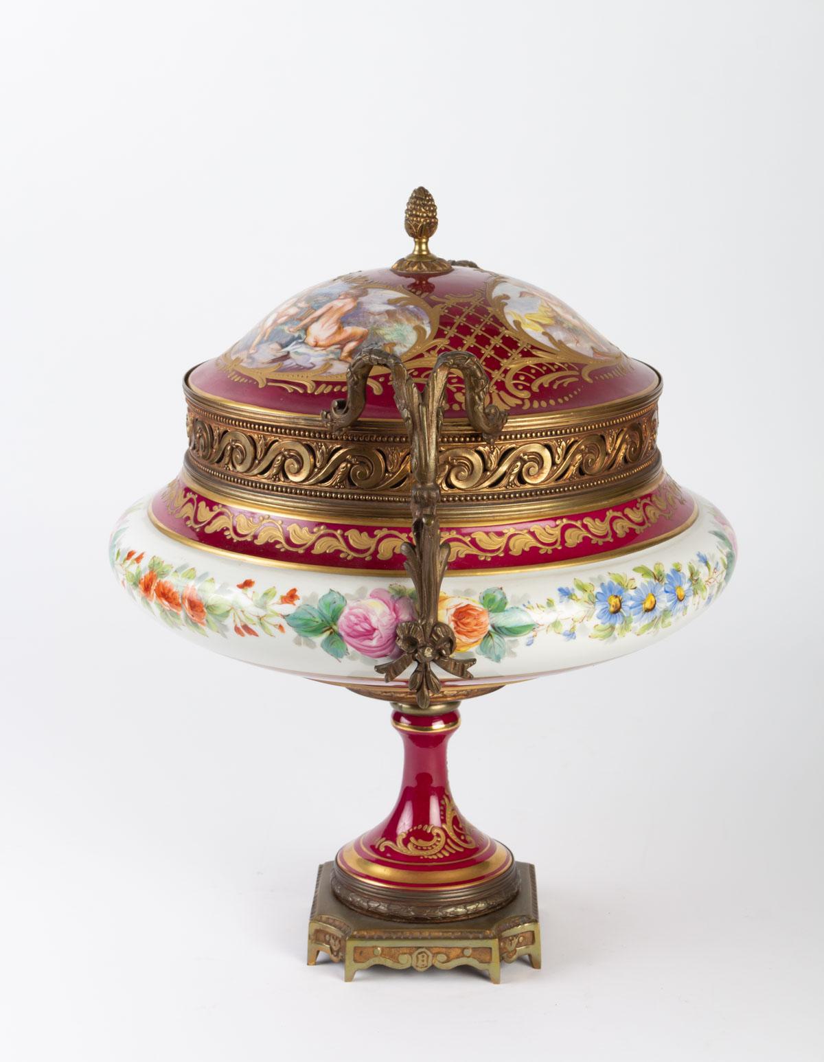 Important Porcelain Candy Box, Napoleon III, 19th Century 3
