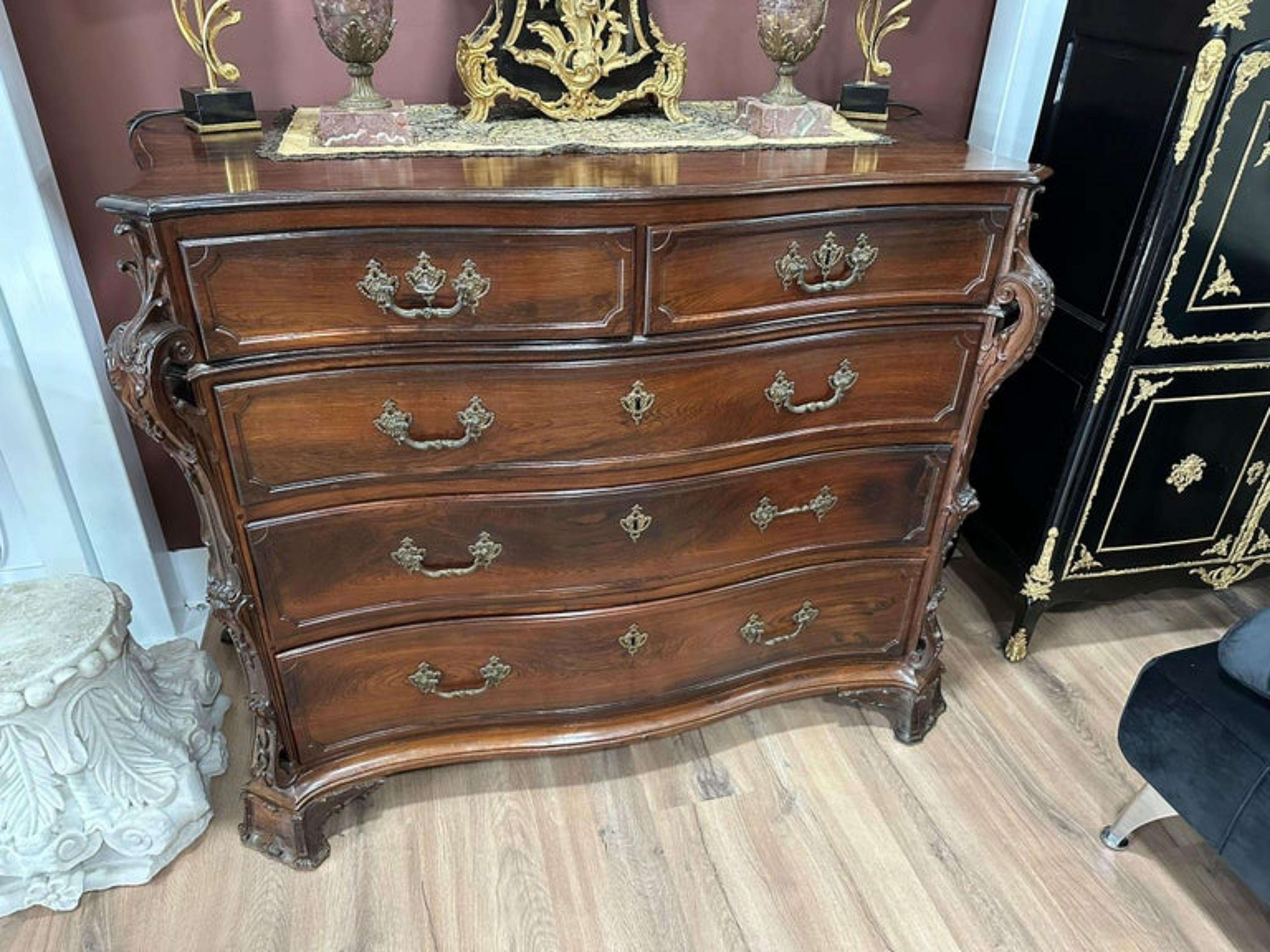 18th Century and Earlier Important Portuguese Commode 18th Century in Carved Brazilian Rosewood For Sale