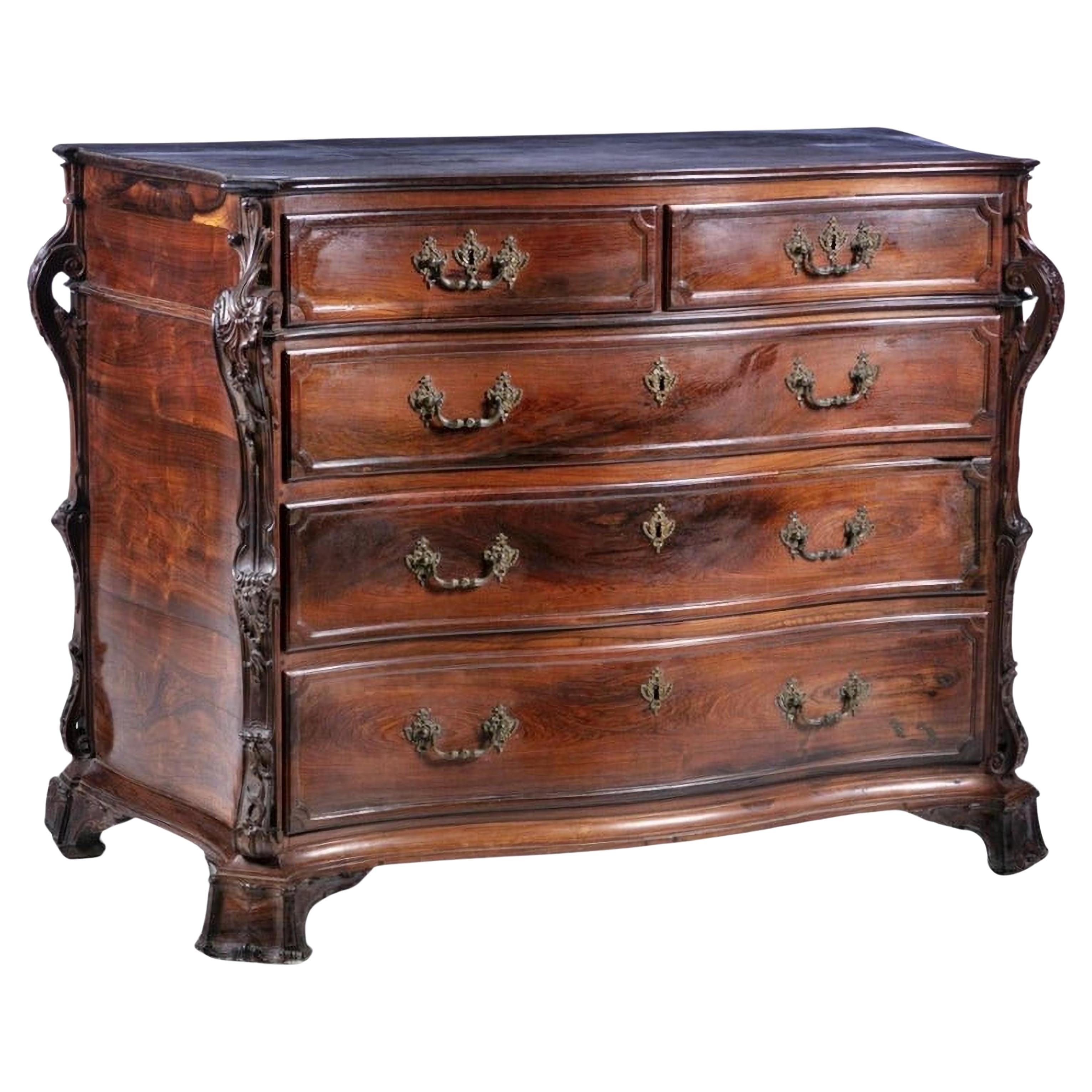 Importante commode portugaise du 18ème siècle en bois de rose brésilien sculpté VIDEO