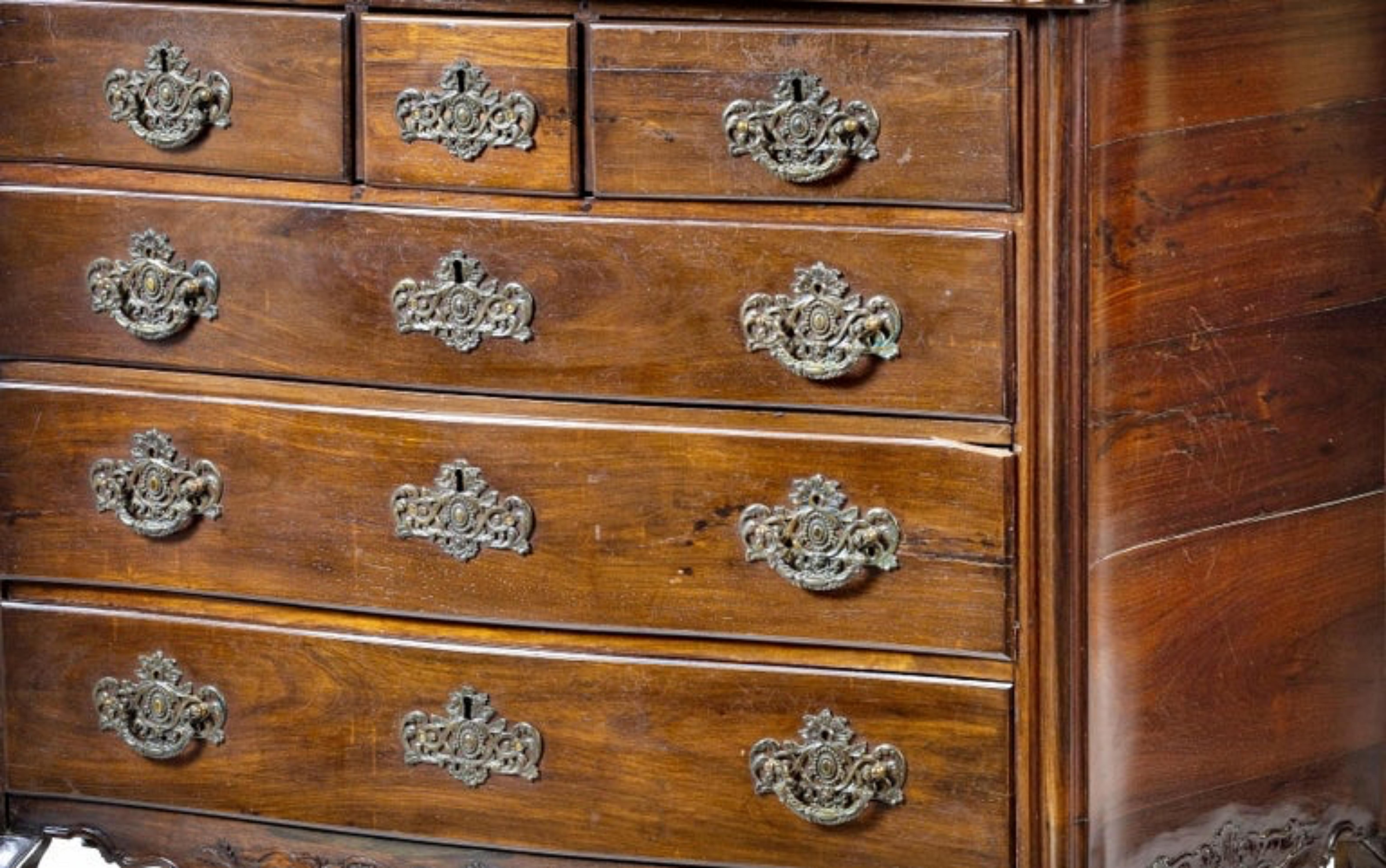 Portugais IMPORTANTE COMMODE PORTUGAISE D. JOÃO V 18ème siècle en BOIS DE ROSE en vente
