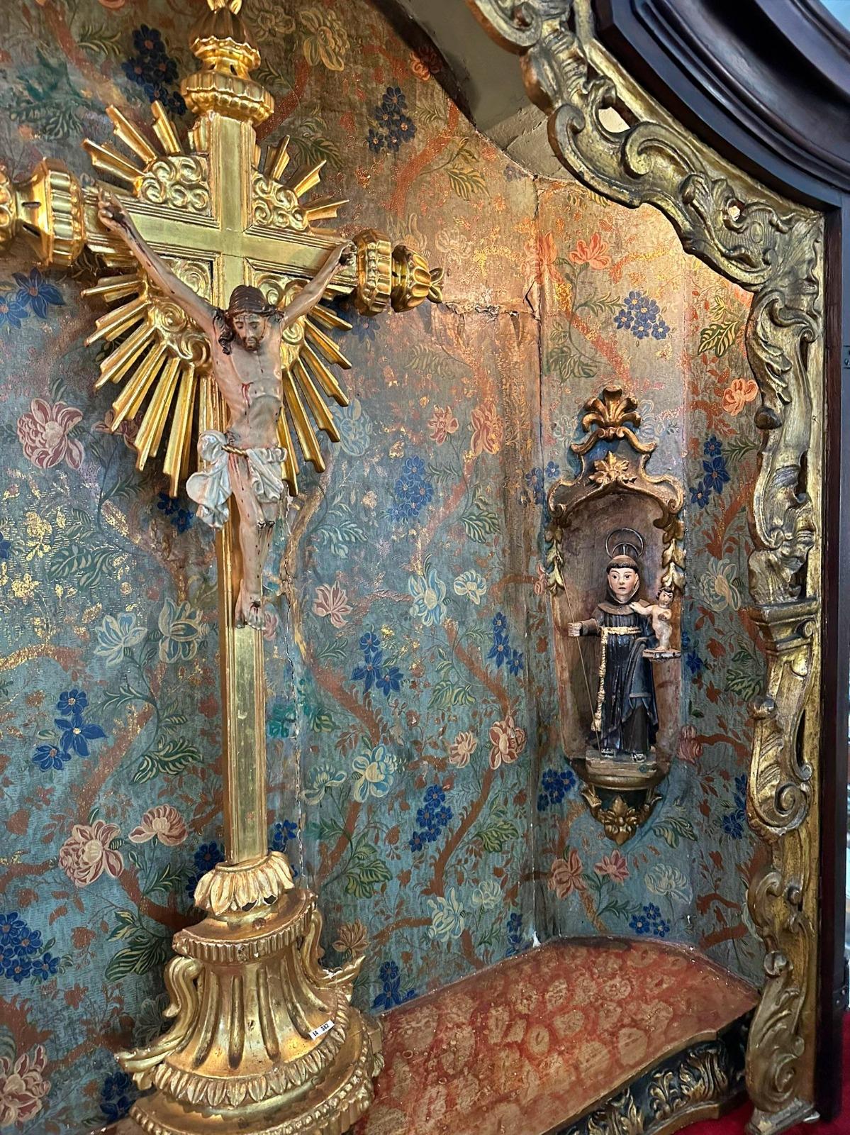 Wood Important Portuguese Oratory from the 18th Century For Sale
