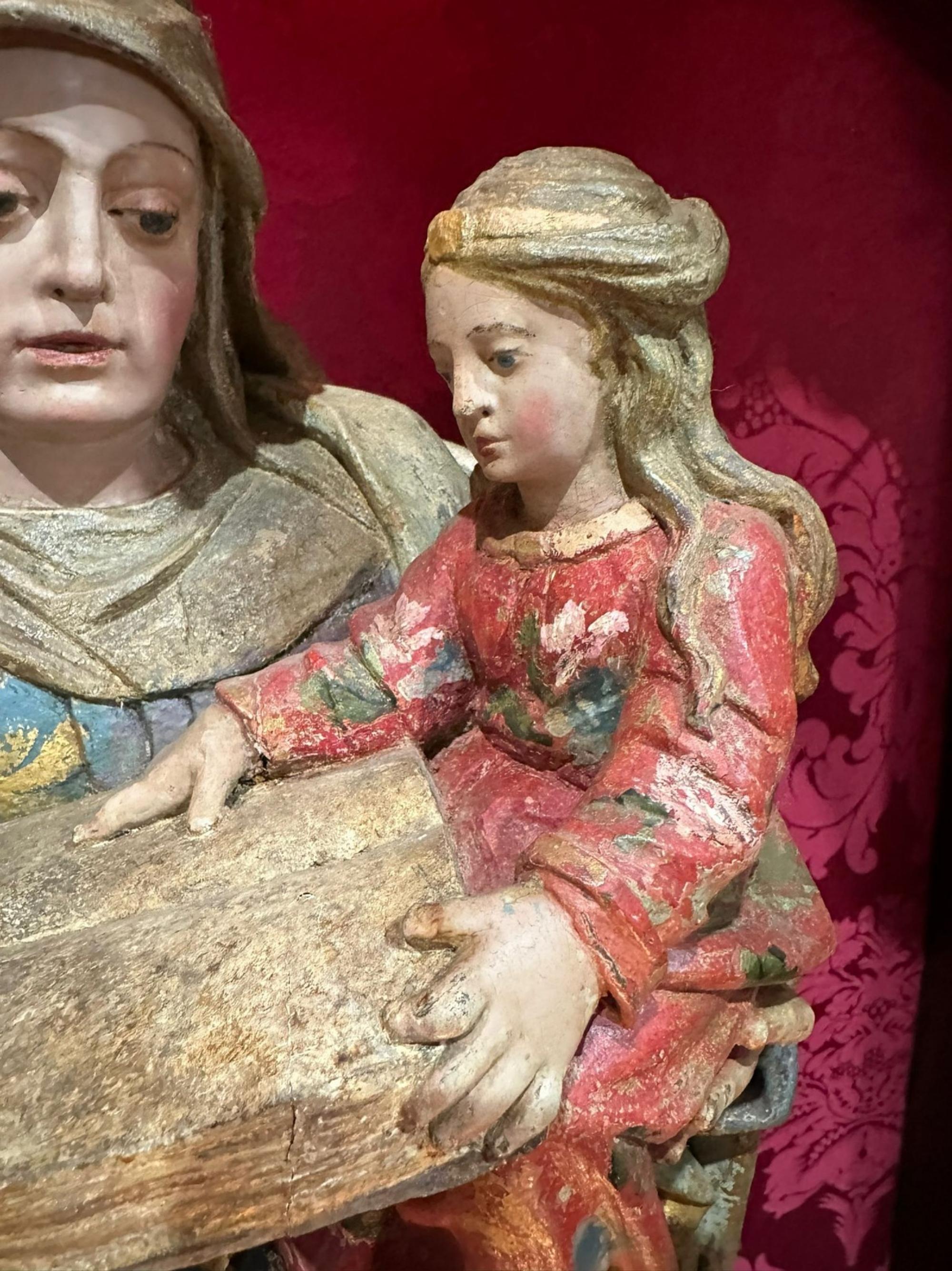 Fait main Importante sculpture portugaise du 17ème siècle, Notre dame et notre enfant Jésus en vente
