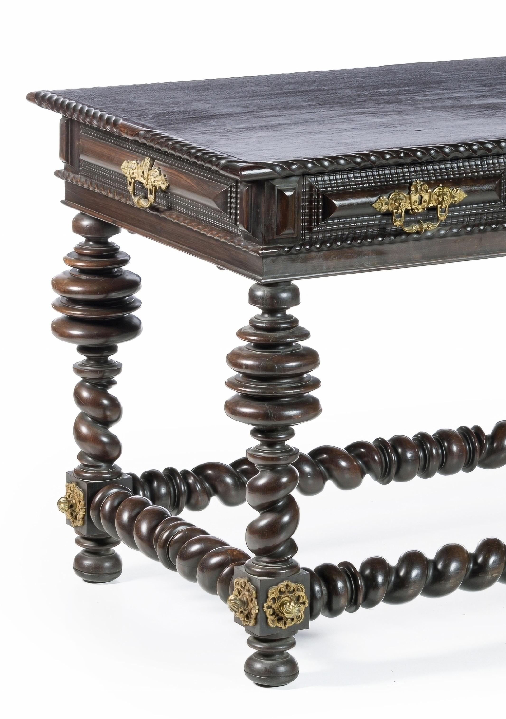 Portugais Importante table portugaise du 17ème siècle en bois de rose en vente