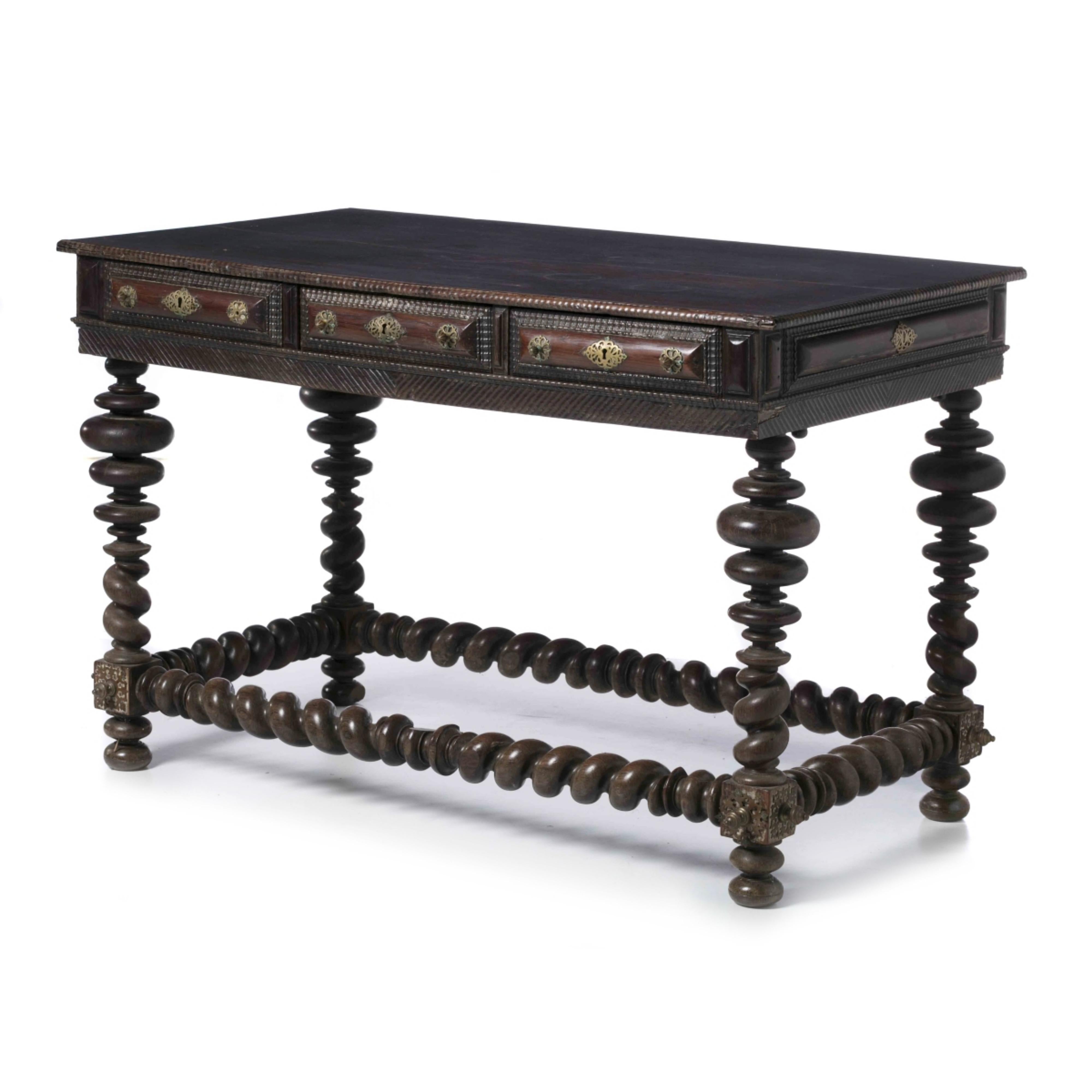Important Portuguese Table 17th Century in Rosewood In Good Condition For Sale In Madrid, ES
