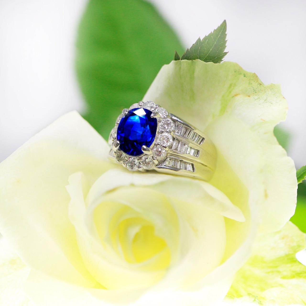 *Certified PT900 3.30 ct Royal Blue Sapphire&Diamonds Antique Art Deco Engagement Ring*
AIGS-Certified natural royal blue sapphire as the center stone weighing 3.30 ct set on the PT900 white platinum halo design and pave' band with natural FG VS