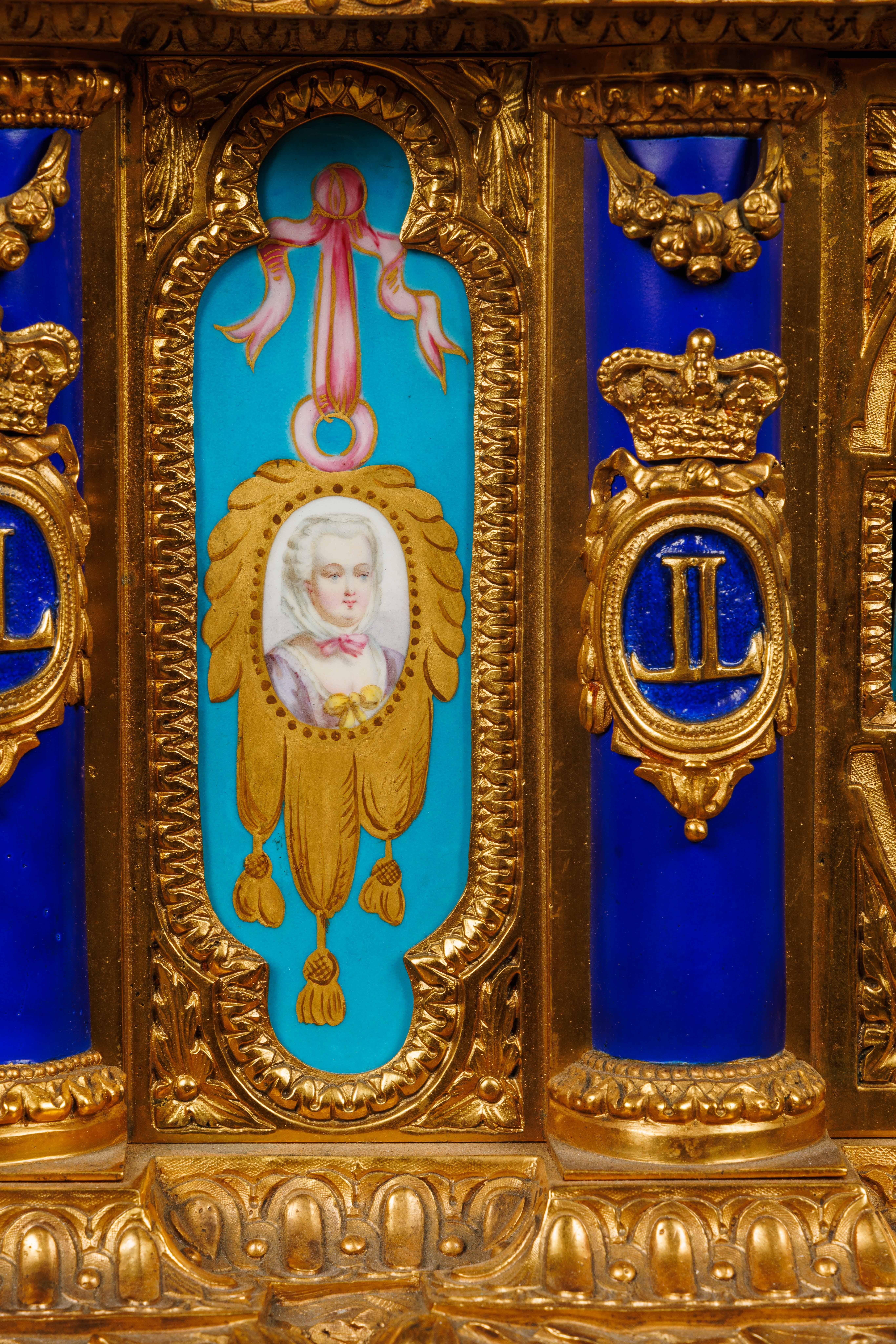 Importante et rare boîte à bijoux en porcelaine de Sèvres en bronze doré sur table en bronze en vente 13