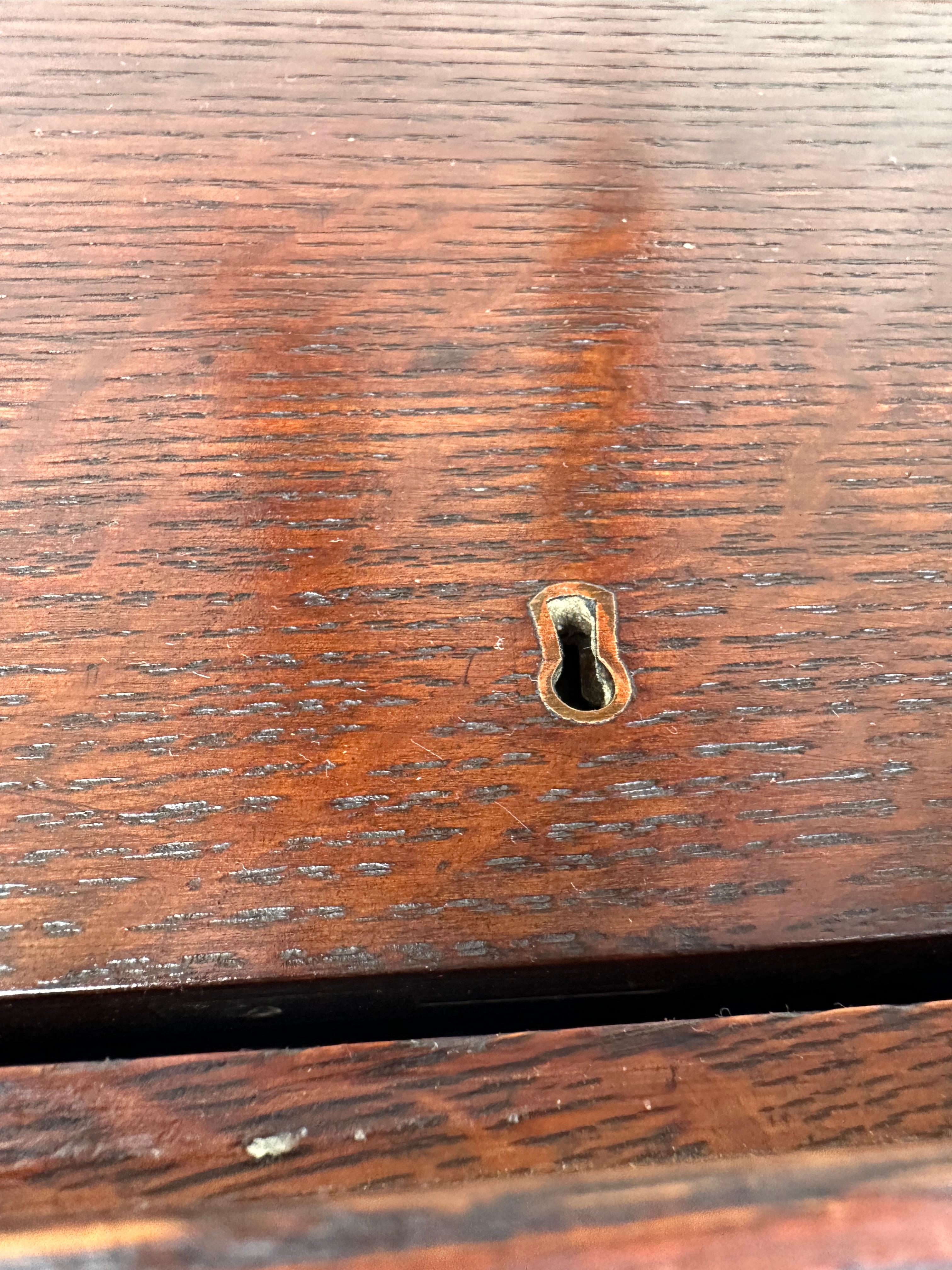 Important rare buffet Gustav Stickley (Harvey Ellis Design) modèle n° 800 W2443 en vente 4