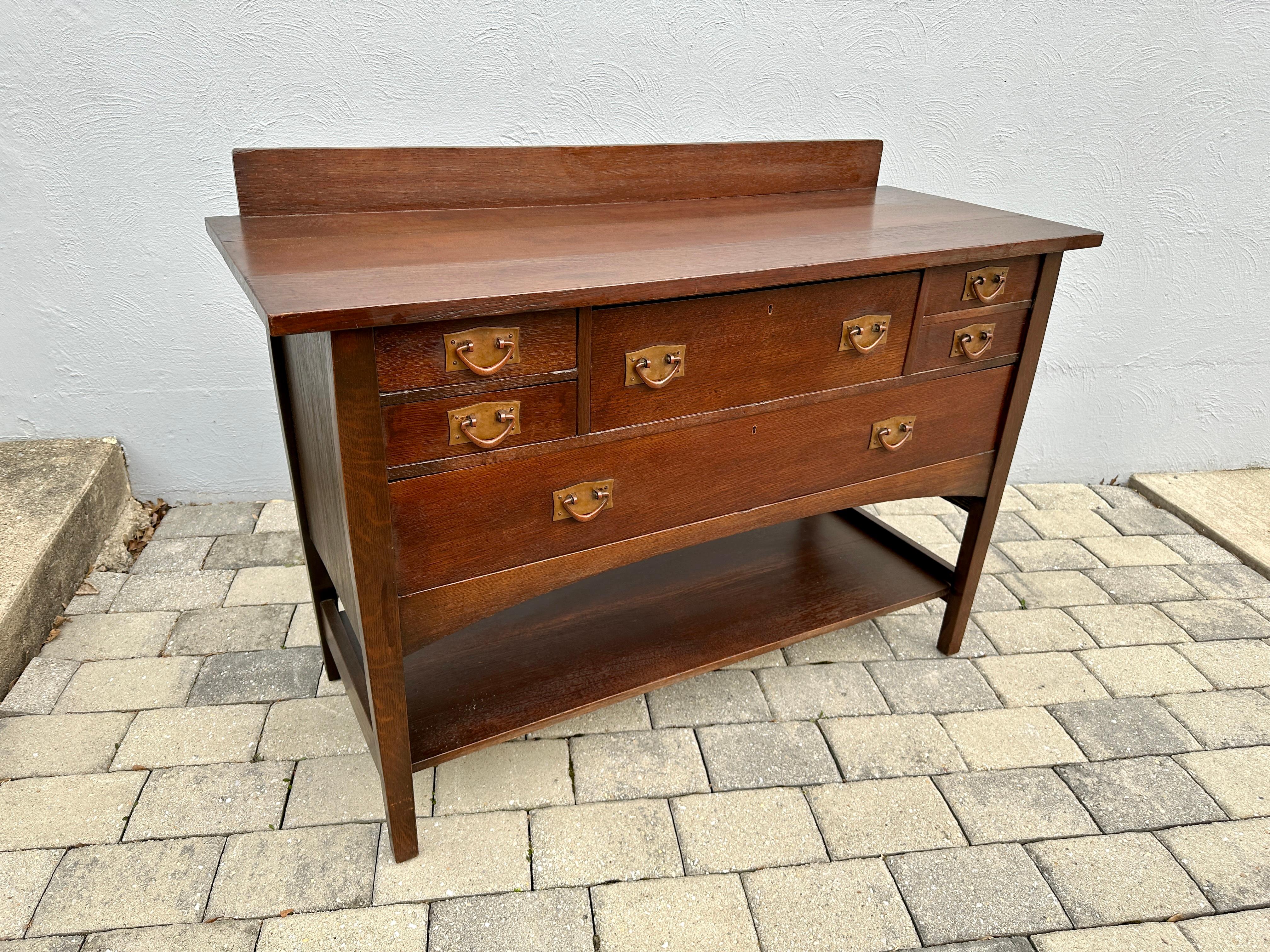 Important rare buffet Gustav Stickley (Harvey Ellis Design) modèle n° 800 W2443 en vente 5