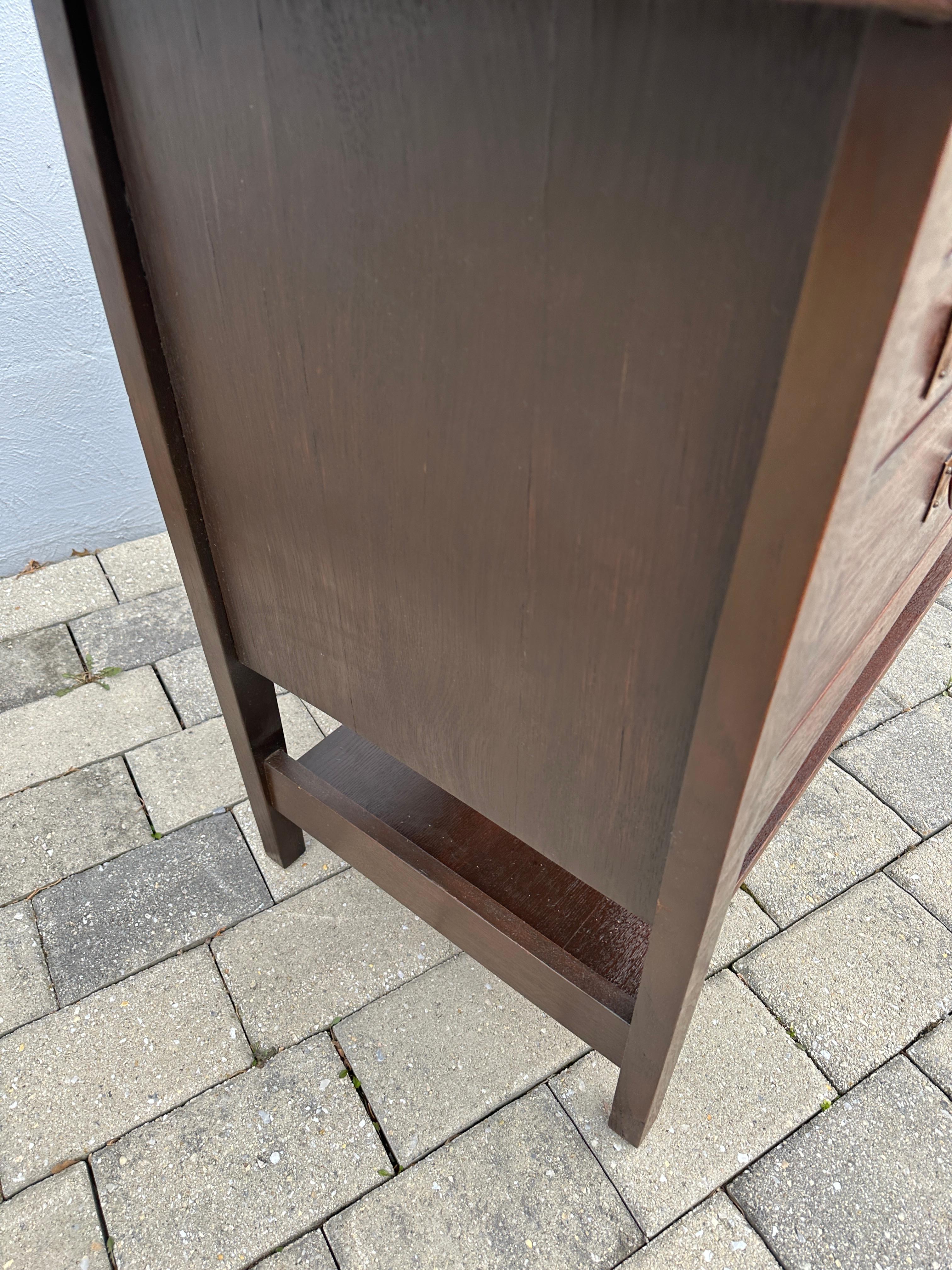 Important rare buffet Gustav Stickley (Harvey Ellis Design) modèle n° 800 W2443 en vente 8