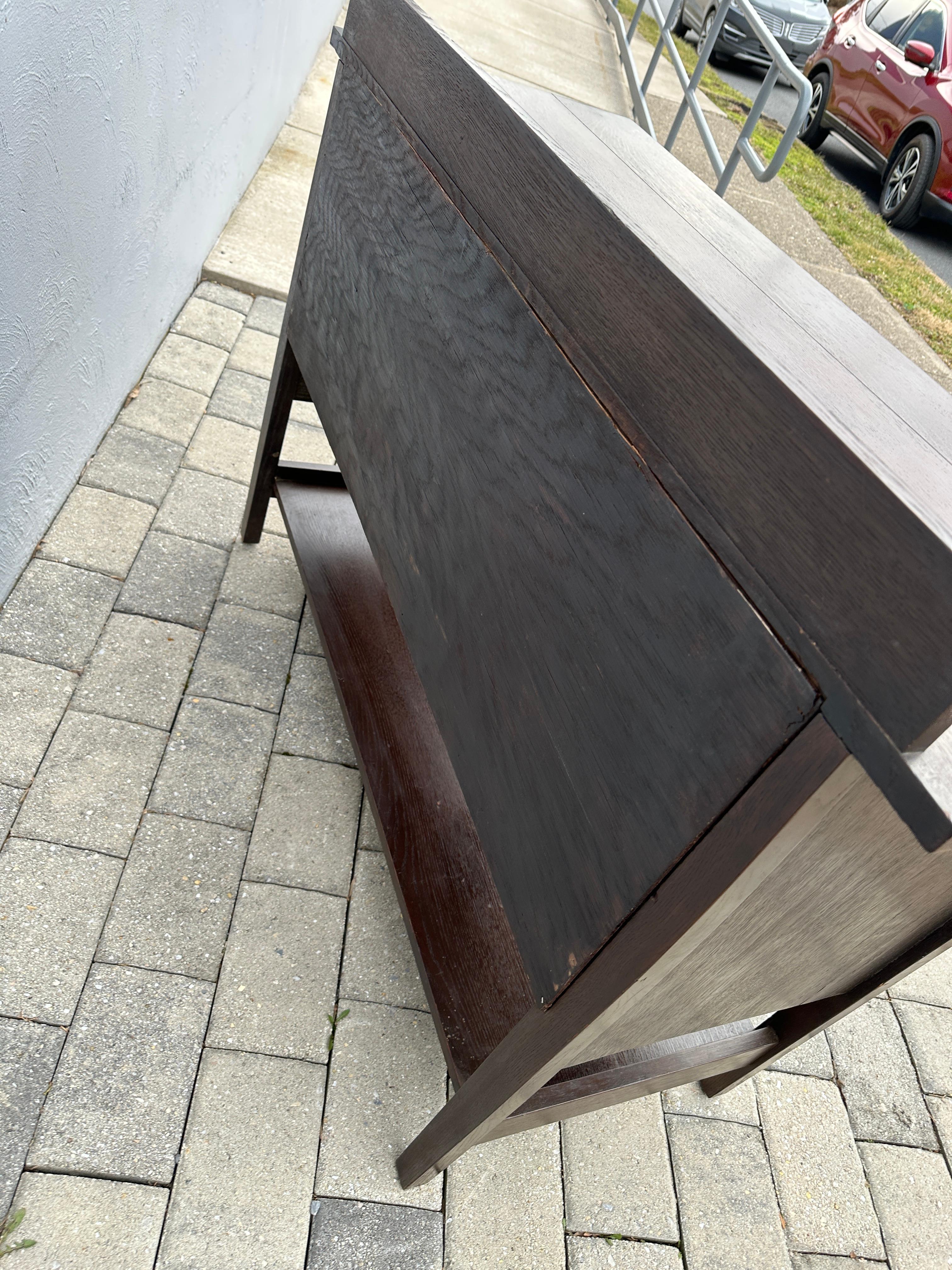 Important rare buffet Gustav Stickley (Harvey Ellis Design) modèle n° 800 W2443 en vente 11