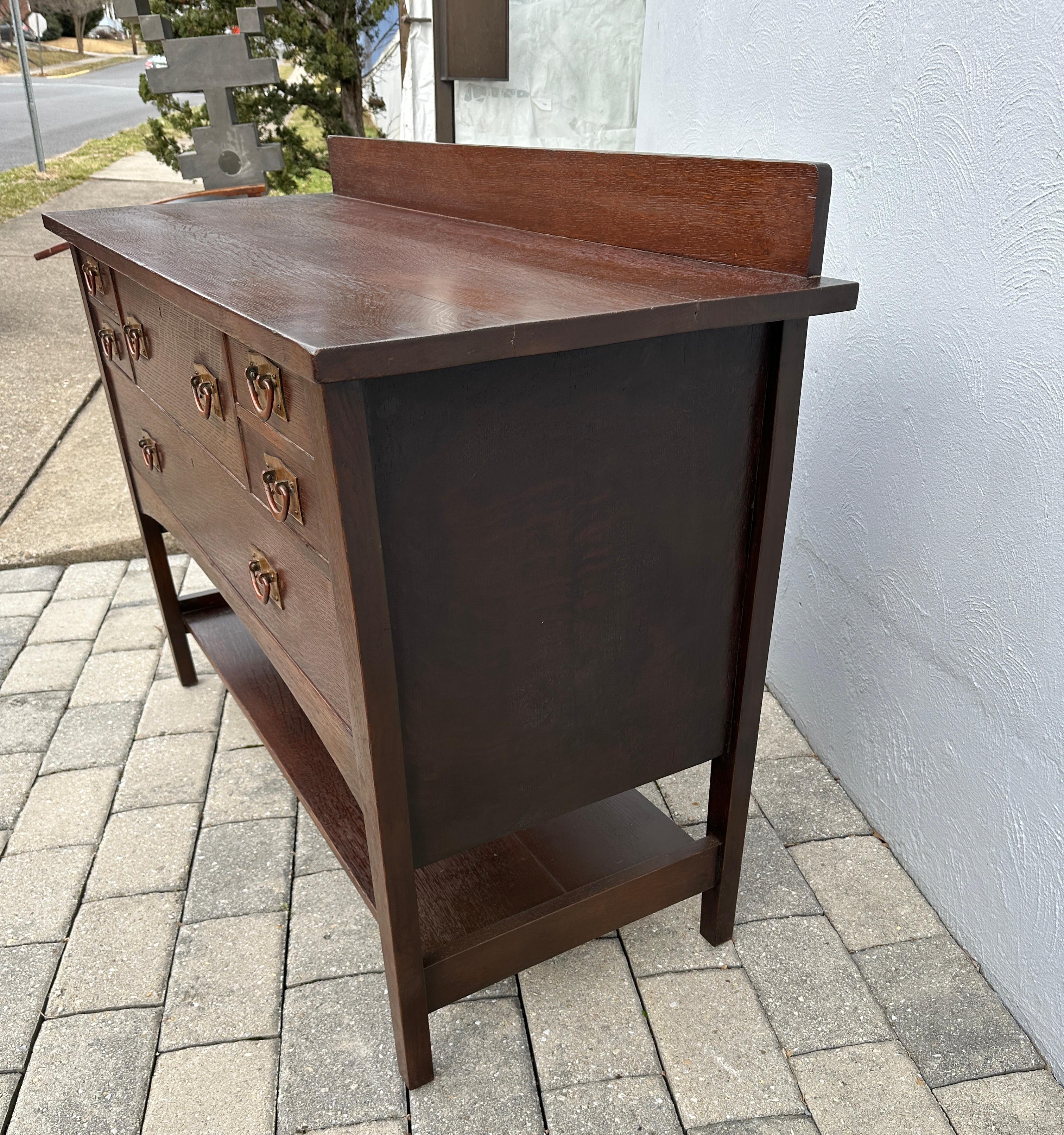 20ième siècle Important rare buffet Gustav Stickley (Harvey Ellis Design) modèle n° 800 W2443 en vente