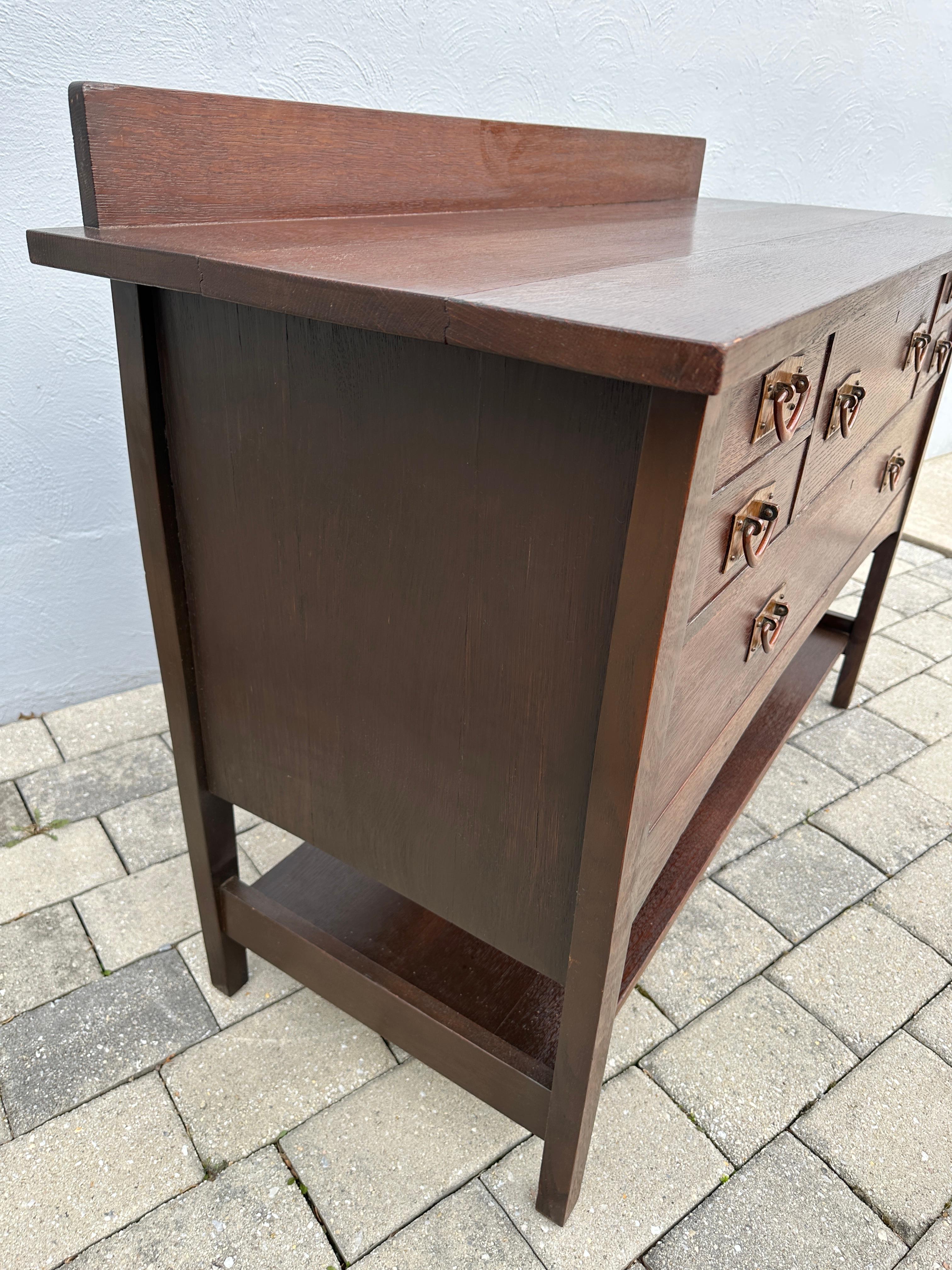 Chêne Important rare buffet Gustav Stickley (Harvey Ellis Design) modèle n° 800 W2443 en vente