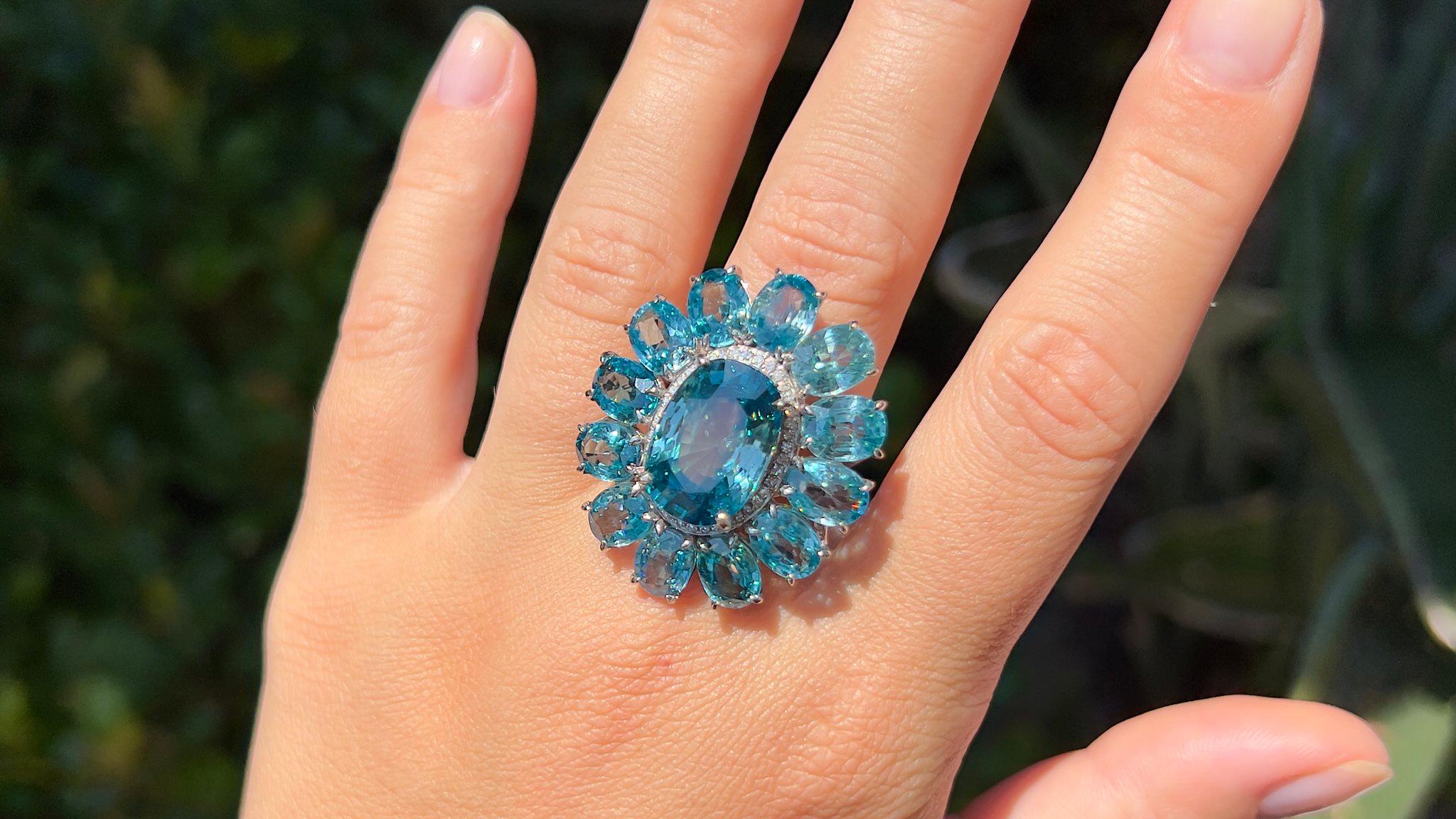 Contemporary Important Rare Natural Ocean Blue Zircon Ring Diamond Halo 30 Carats 14K Gold  For Sale