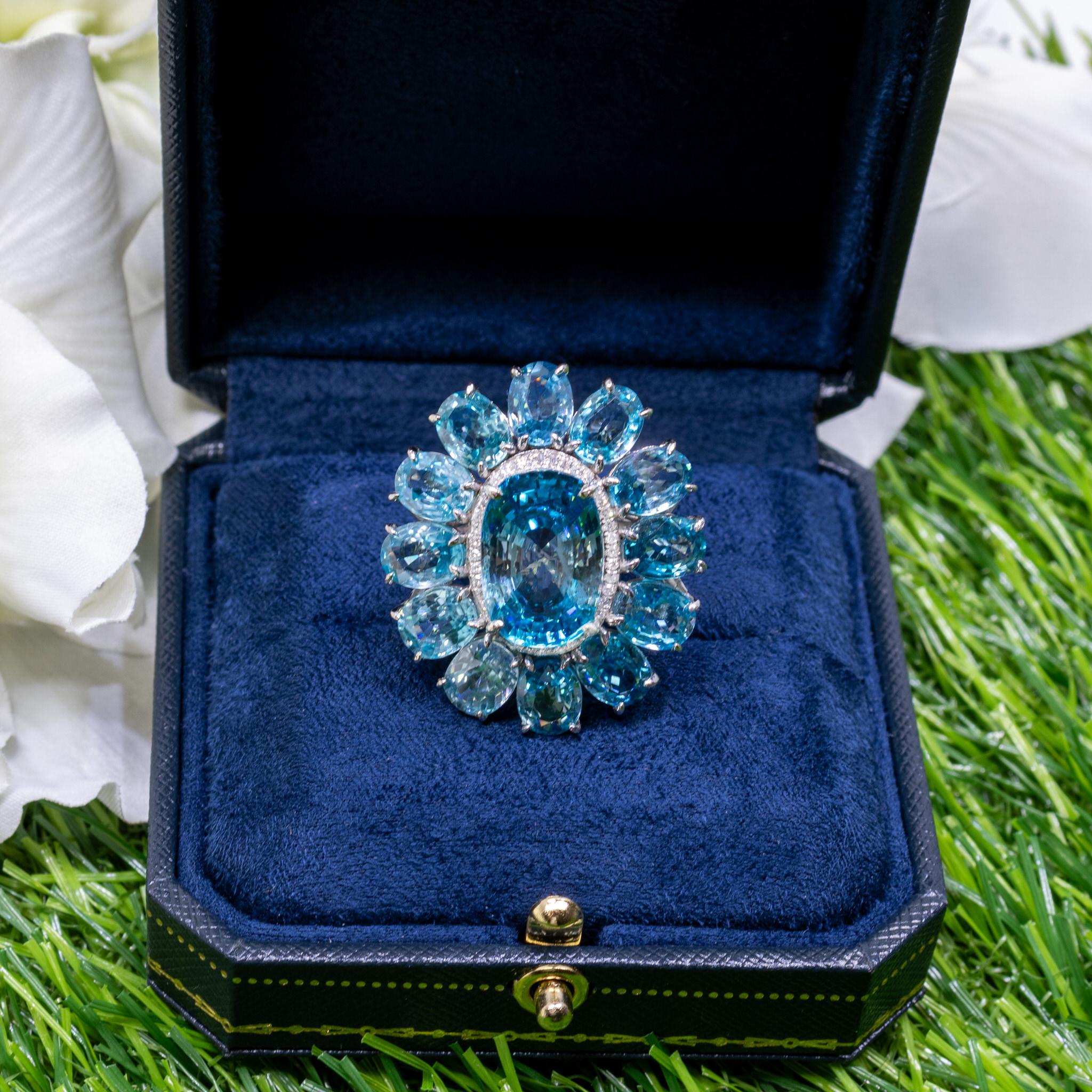 Women's or Men's Important Rare Natural Ocean Blue Zircon Ring Diamond Halo 30 Carats 14K Gold For Sale