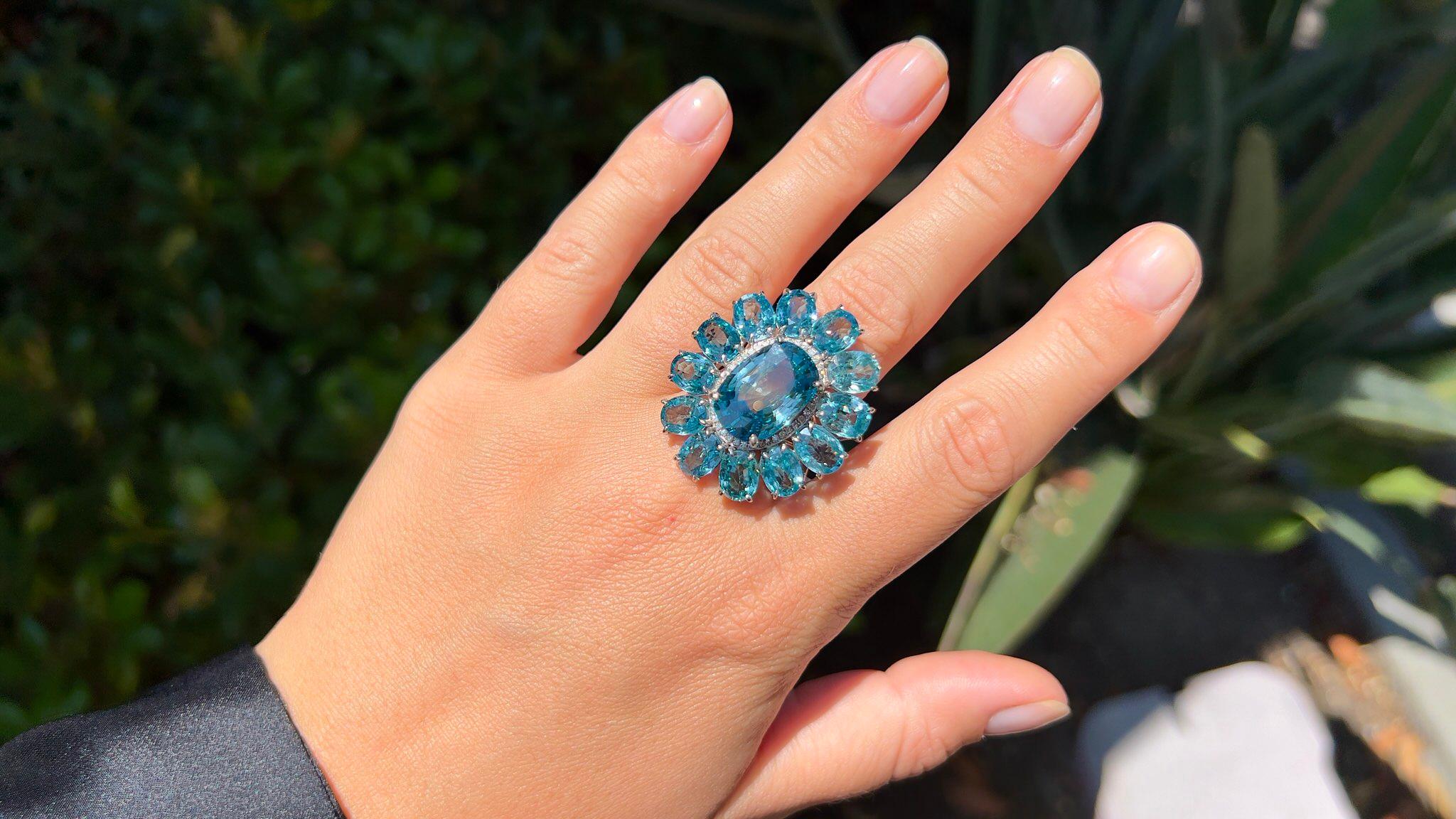 Important Rare Natural Ocean Blue Zircon Ring Diamond Halo 30 Carats 14K Gold  For Sale 1