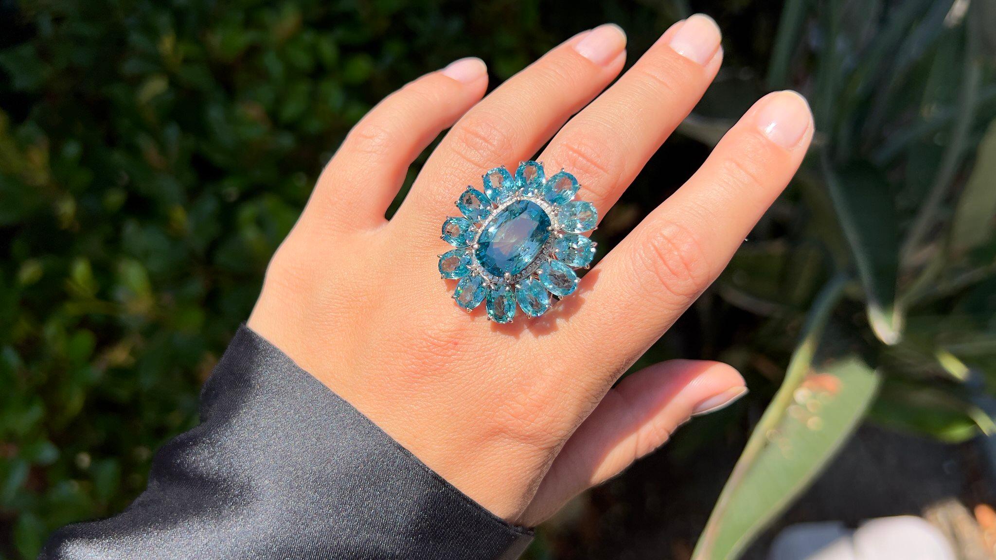 Important Rare Natural Ocean Blue Zircon Ring Diamond Halo 30 Carats 14K Gold For Sale 1