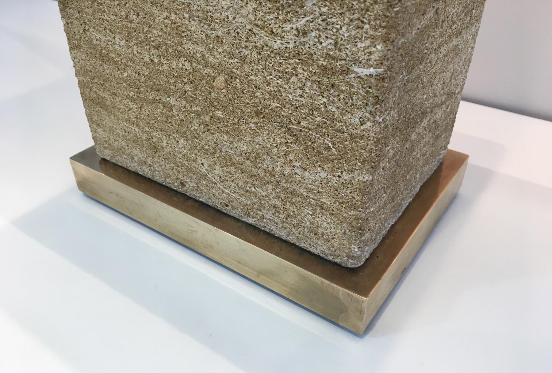 Importante Lámpara de Mesa Ajustable de Piedra Reconstituida y Latón Francesa, circa 1970 en venta 6