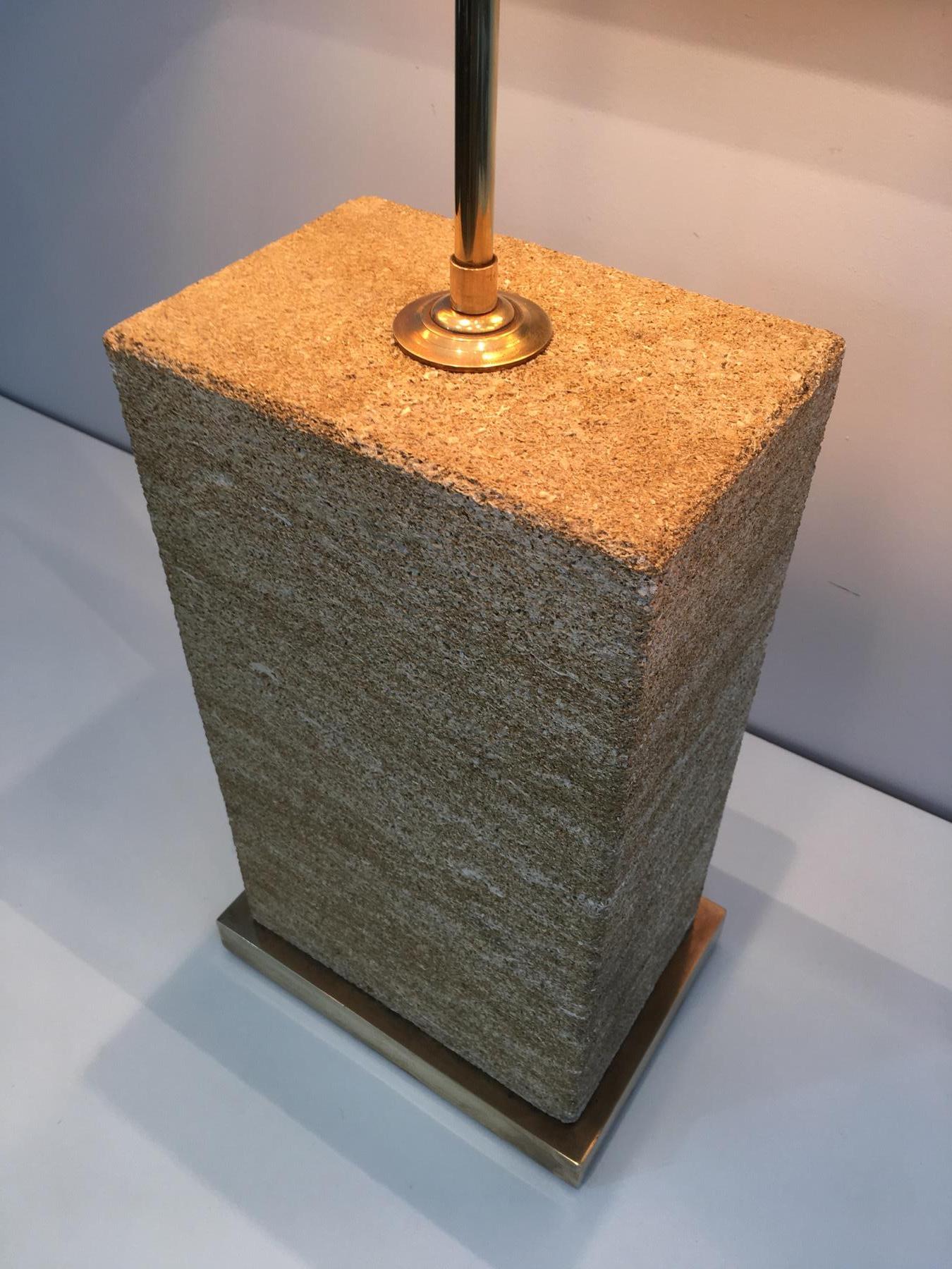 Importante Lámpara de Mesa Ajustable de Piedra Reconstituida y Latón Francesa, circa 1970 en venta 10