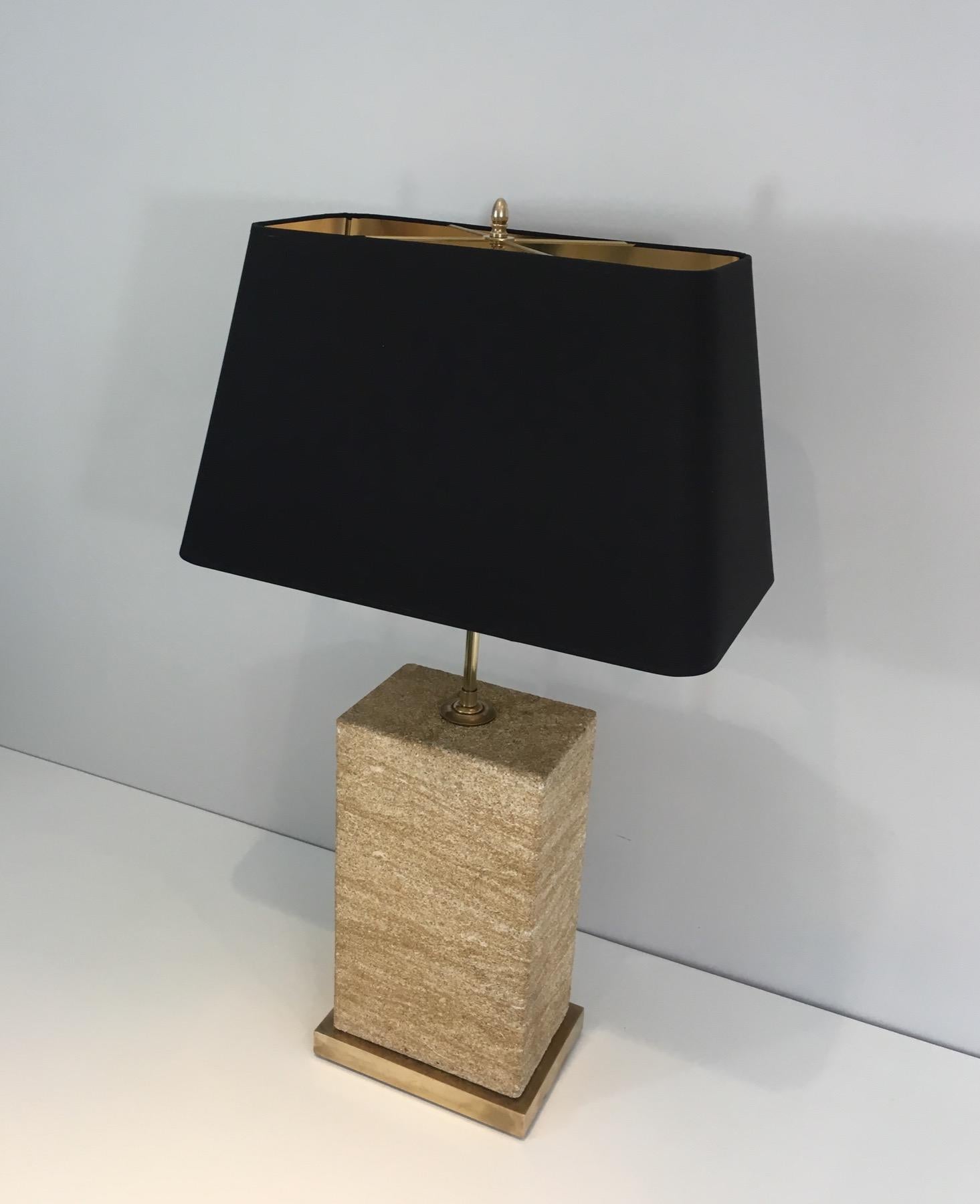Importante Lámpara de Mesa Ajustable de Piedra Reconstituida y Latón Francesa, circa 1970 en Bueno estado para la venta en Marcq-en-Barœul, Hauts-de-France
