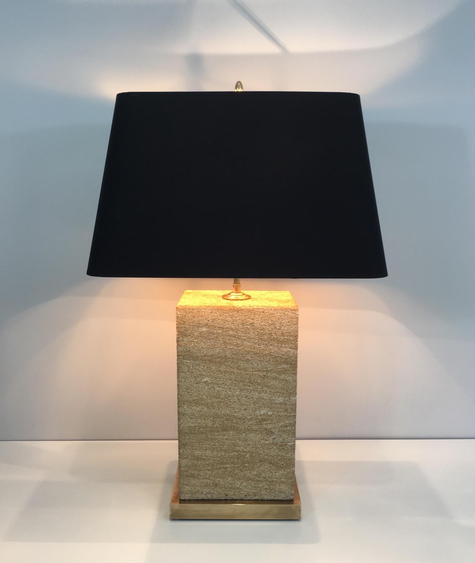 Importante Lámpara de Mesa Ajustable de Piedra Reconstituida y Latón Francesa, circa 1970 finales del siglo XX en venta