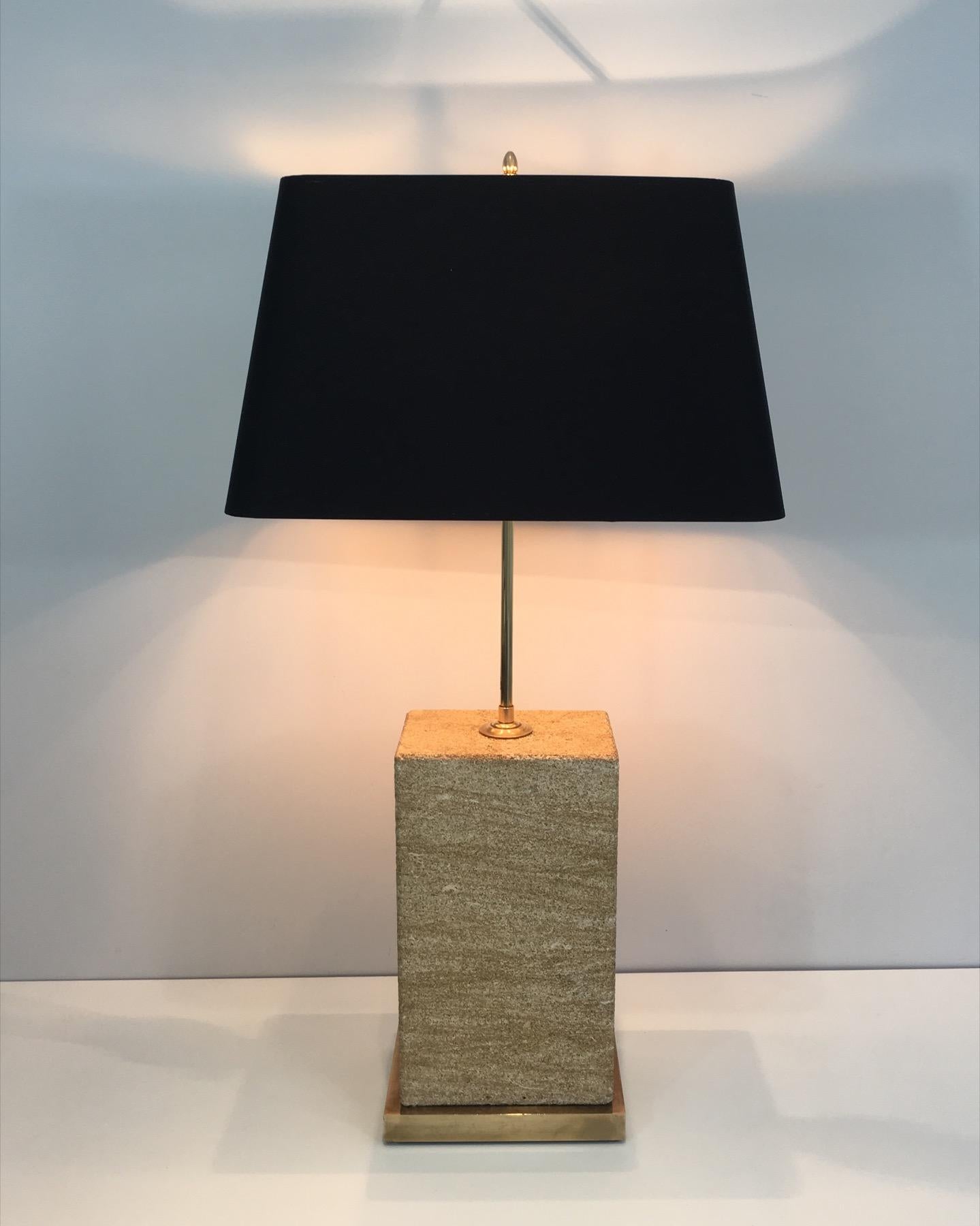 Importante Lámpara de Mesa Ajustable de Piedra Reconstituida y Latón Francesa, circa 1970 en venta 1