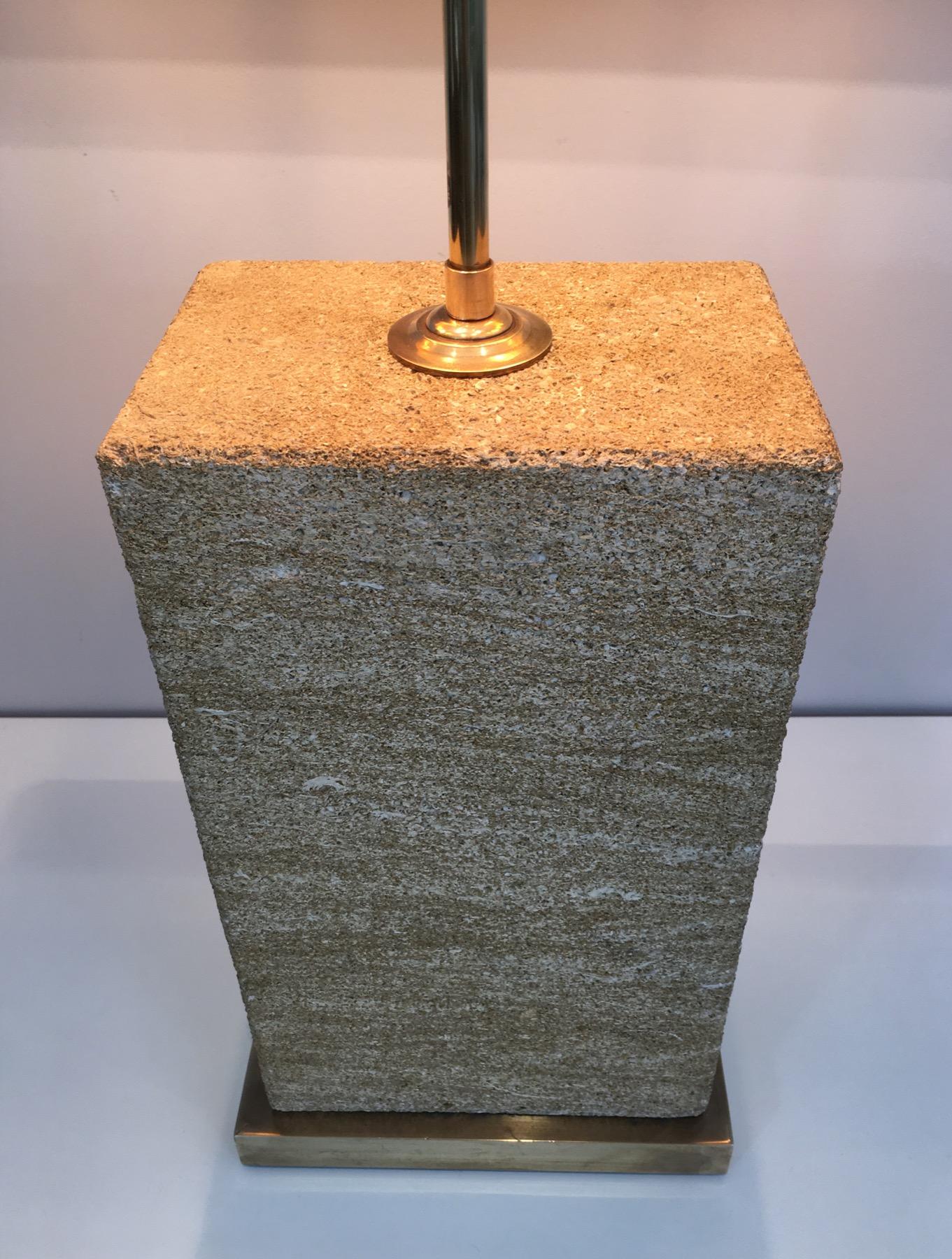 Importante Lámpara de Mesa Ajustable de Piedra Reconstituida y Latón Francesa, circa 1970 en venta 3