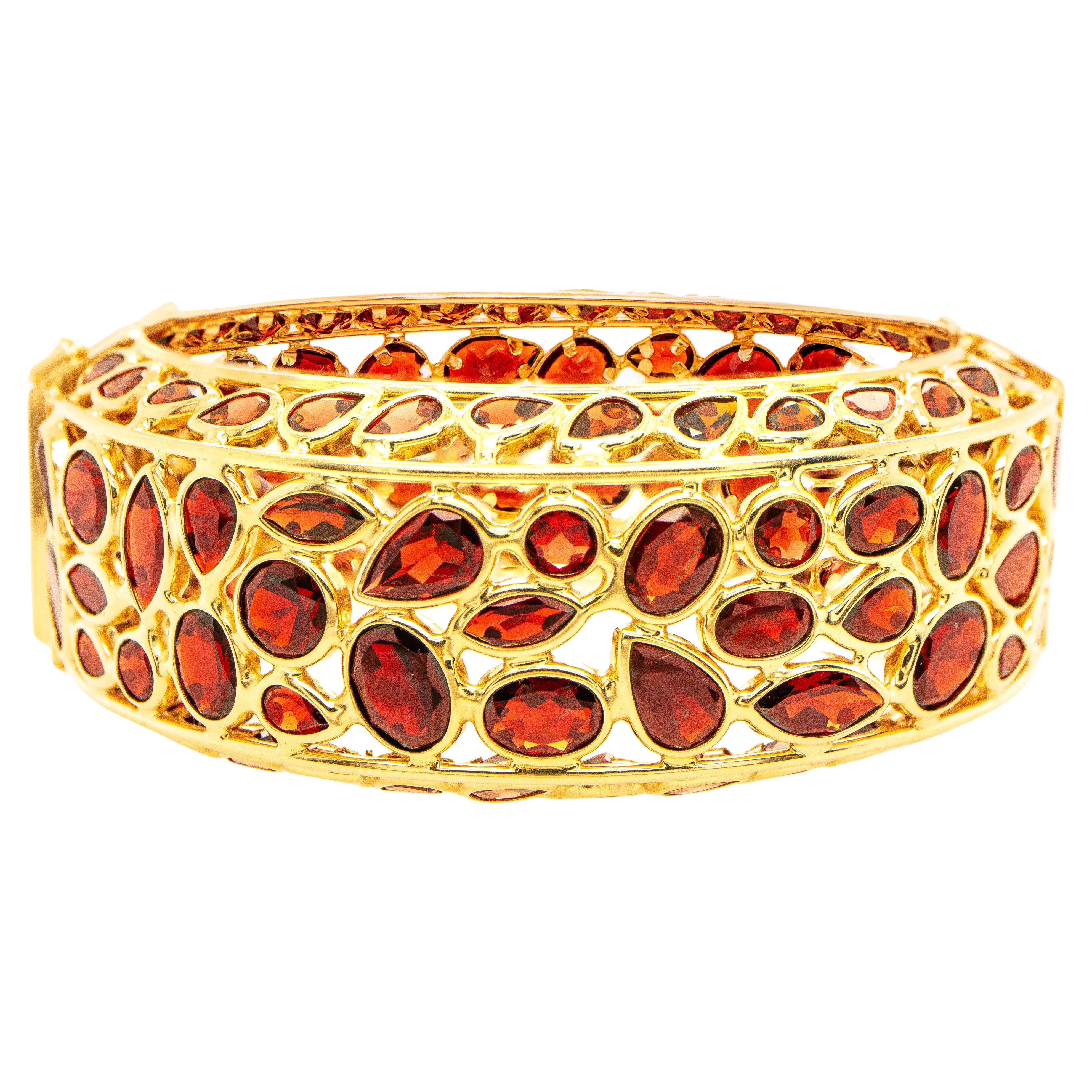 Important Cougar Bangle Bracelet Red Garnets 100 Carats 14K Yellow Gold For Sale