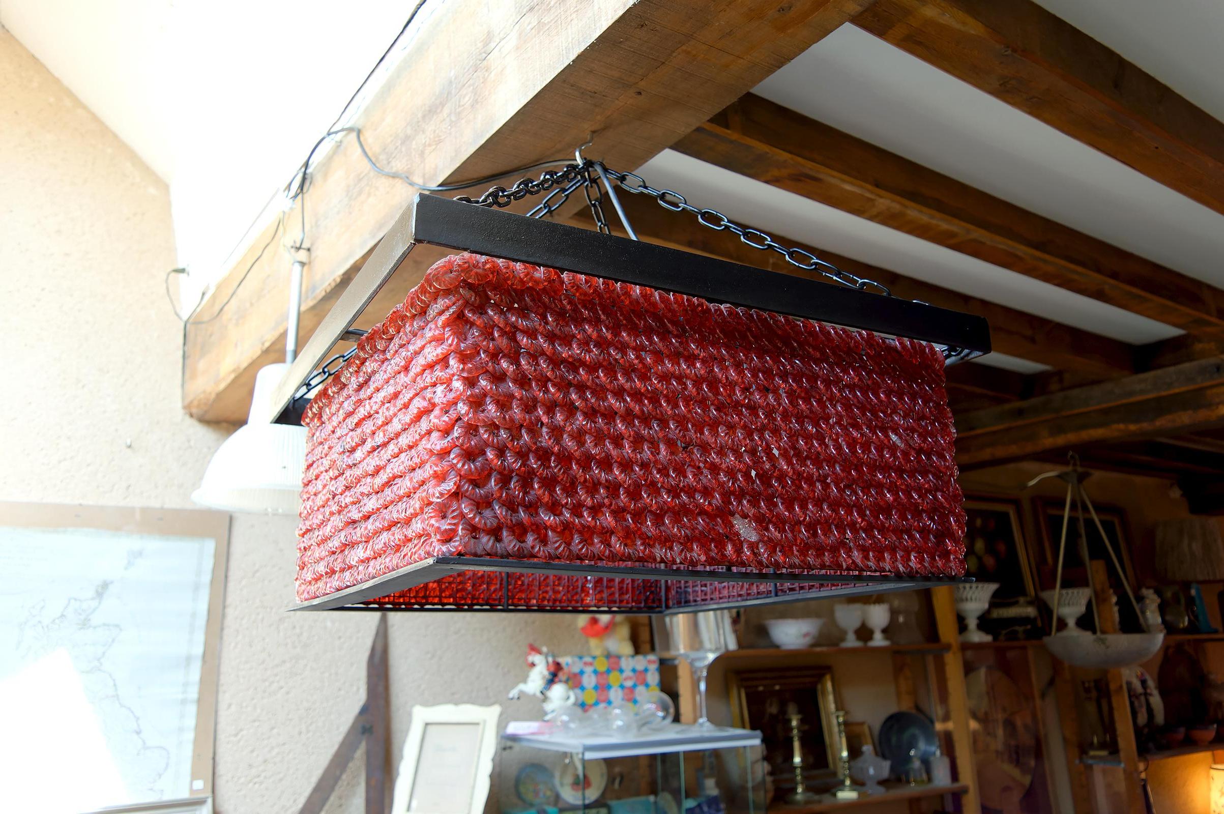 Importante lampadario con perle di vetro rosse,  Murano, Italia, Brutalismo, CIRCA 1970 in vendita 4