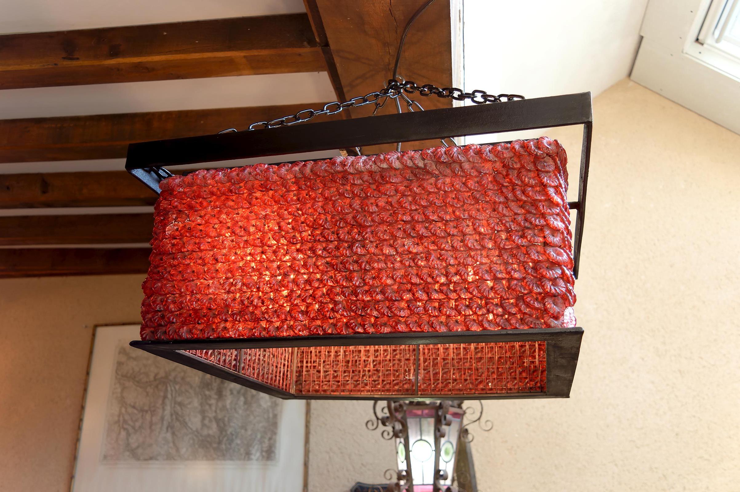 Importante lampadario con perle di vetro rosse,  Murano, Italia, Brutalismo, CIRCA 1970 In condizioni buone in vendita a VÉZELAY, FR