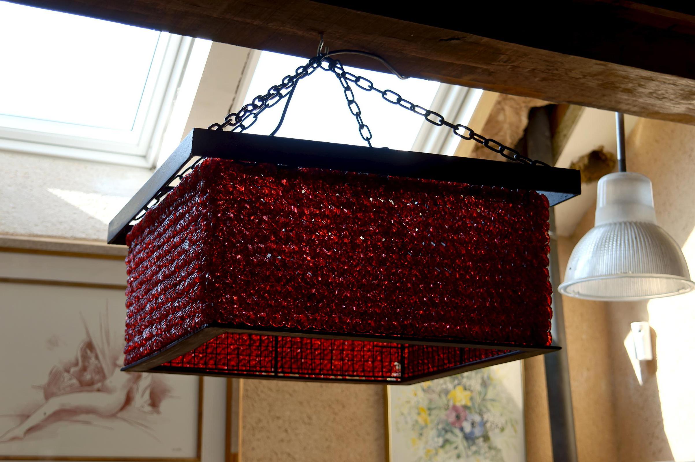 Importante lampadario con perle di vetro rosse,  Murano, Italia, Brutalismo, CIRCA 1970 in vendita 2