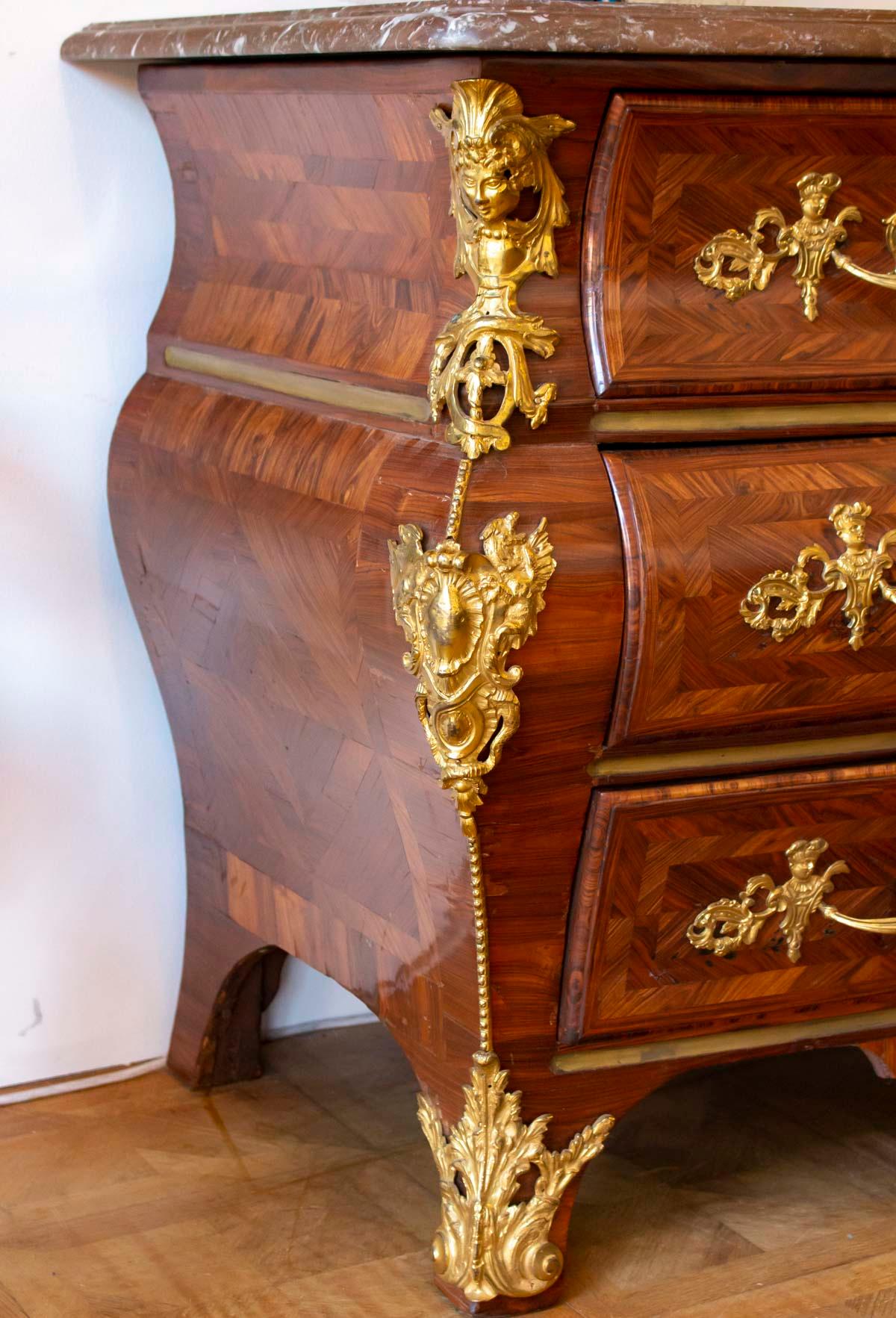 Important Regency Period Curved Chest of Drawers, Rosewood Veneer In Good Condition In Saint-Ouen, FR