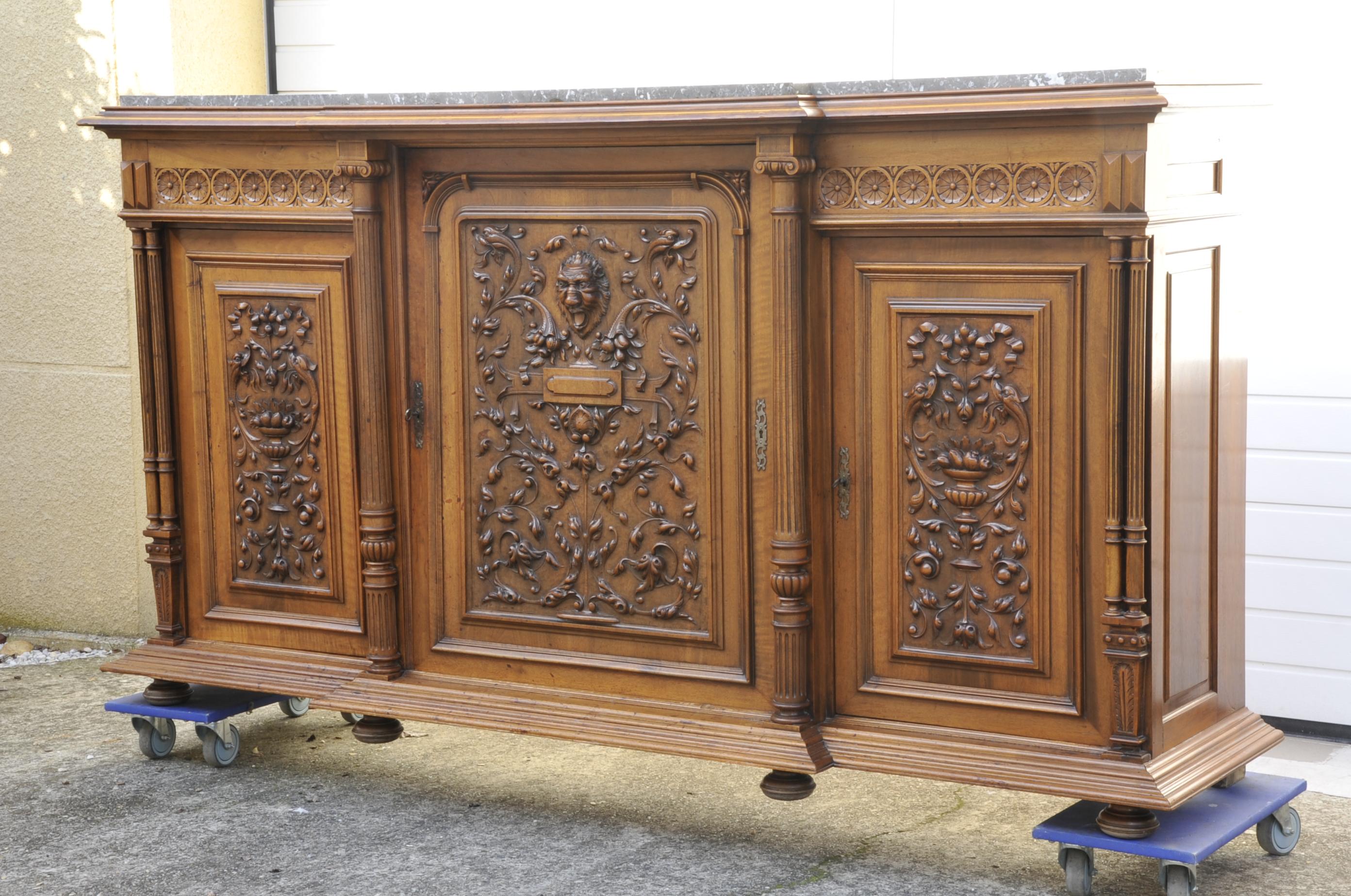 French Important Renaissance Buffet in Carved Walnut For Sale