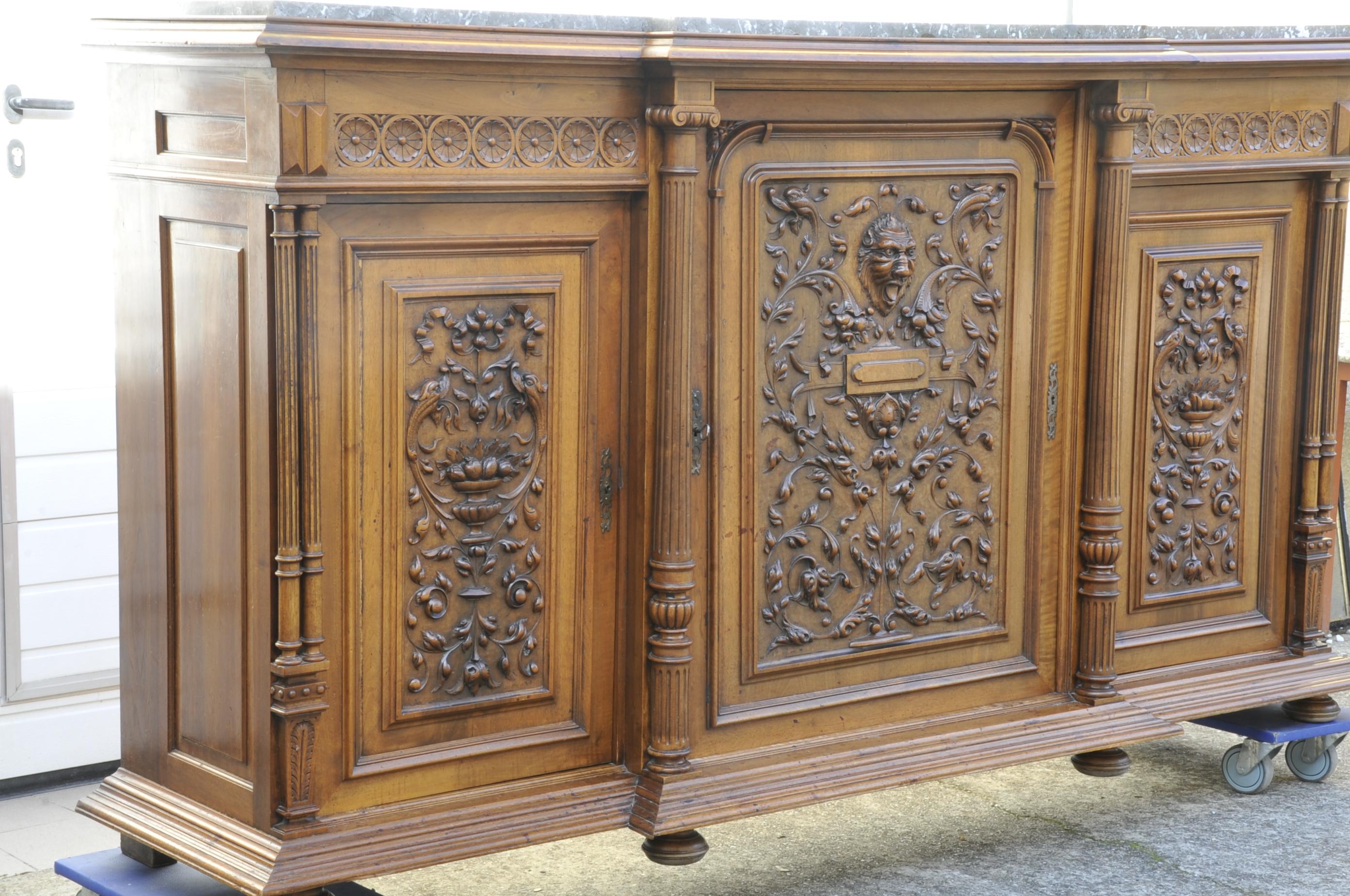 19th Century Important Renaissance Buffet in Carved Walnut For Sale