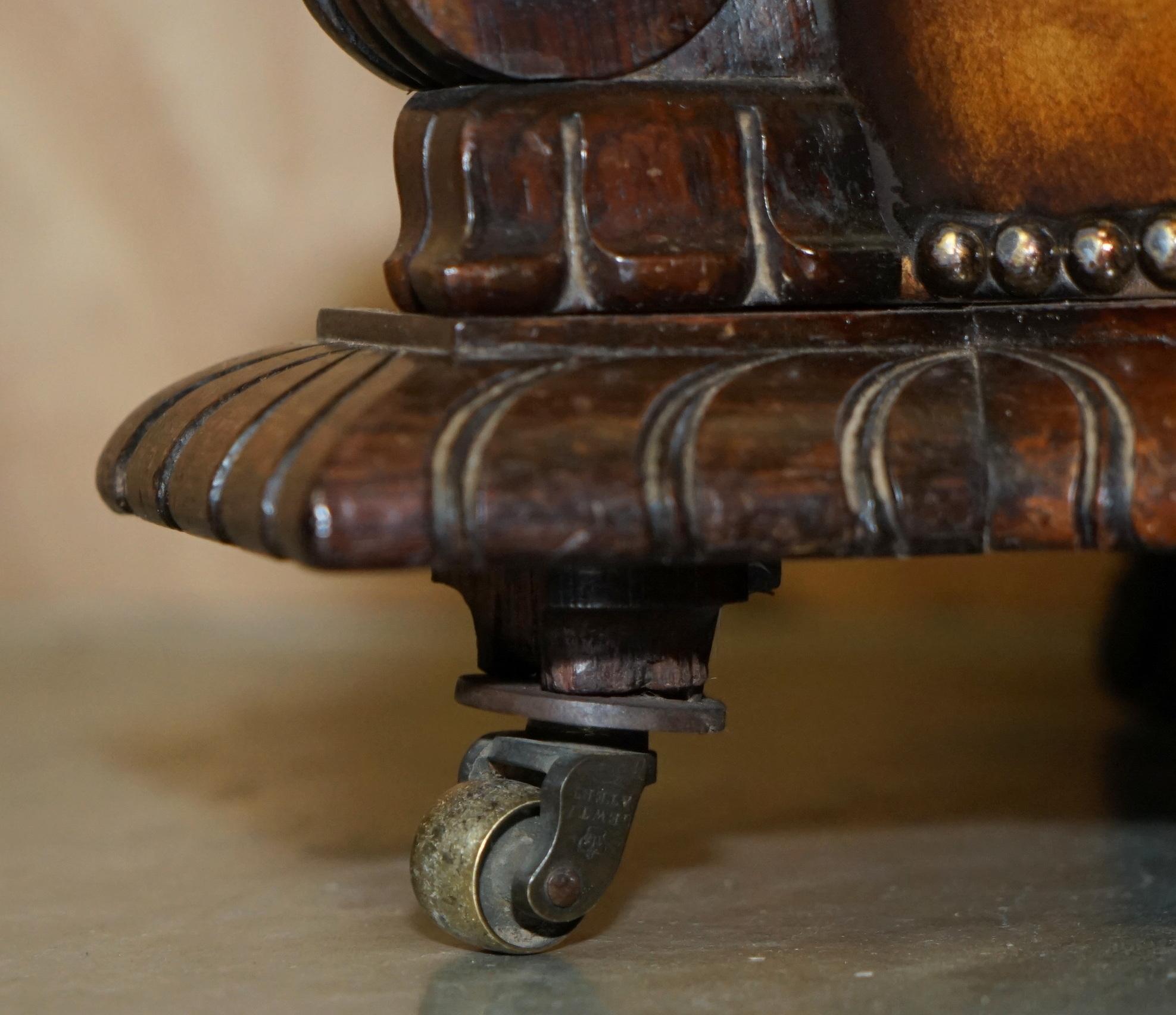 Important récupéré antique 1830 en cuir dur CHESTERFIELD OTTOMAN STOOL en vente 2
