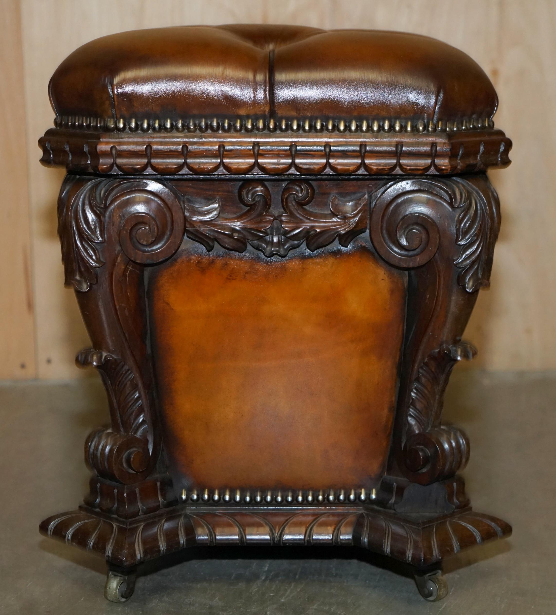 Important récupéré antique 1830 en cuir dur CHESTERFIELD OTTOMAN STOOL en vente 6
