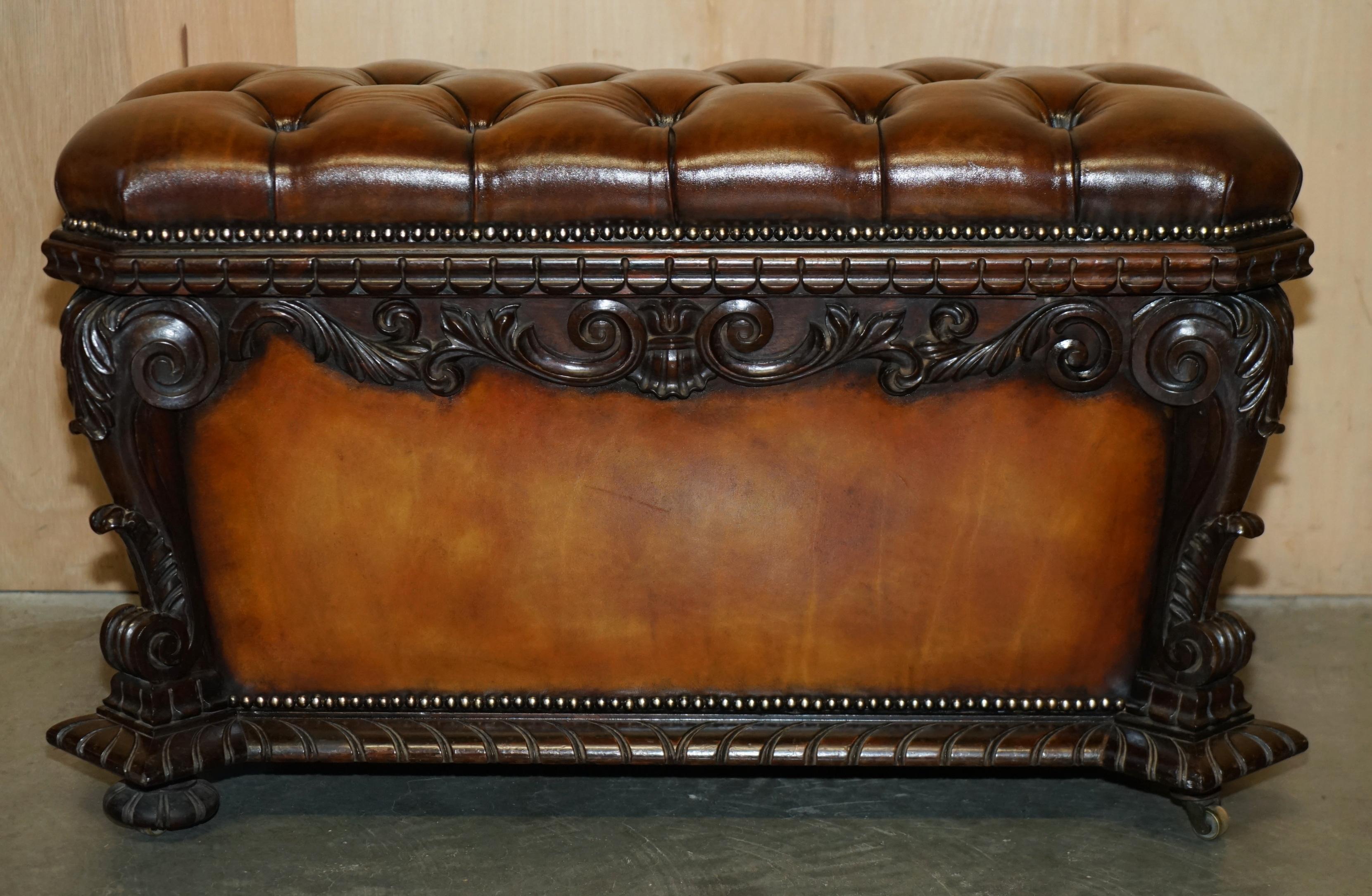 Important récupéré antique 1830 en cuir dur CHESTERFIELD OTTOMAN STOOL en vente 8