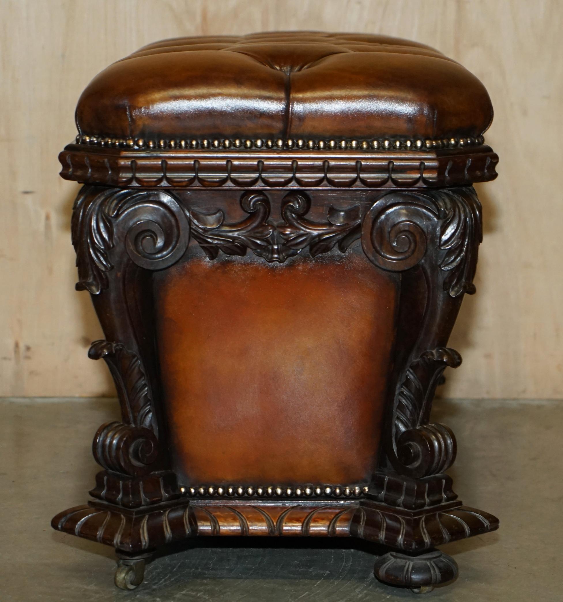 Important récupéré antique 1830 en cuir dur CHESTERFIELD OTTOMAN STOOL en vente 9