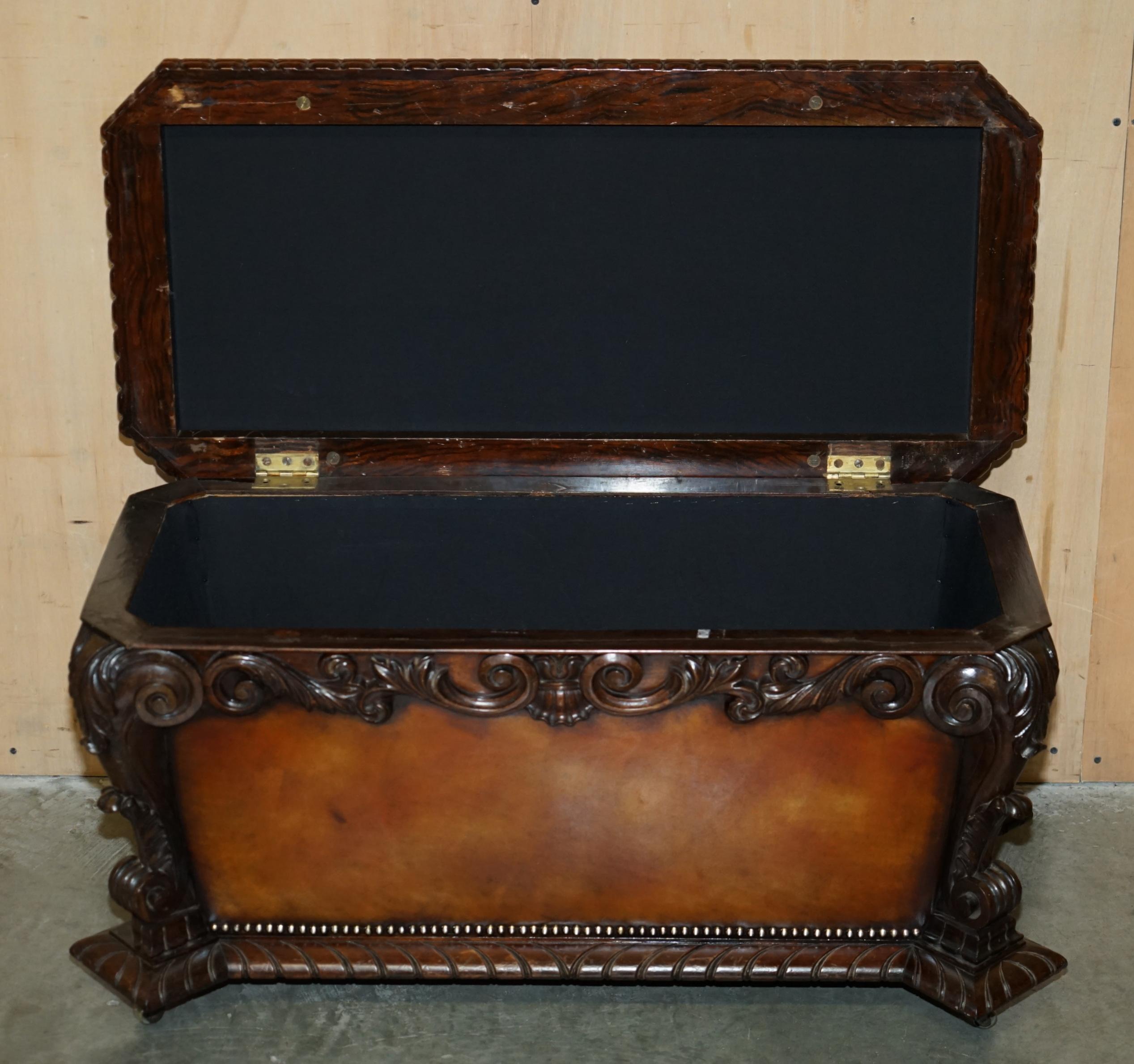 Important récupéré antique 1830 en cuir dur CHESTERFIELD OTTOMAN STOOL en vente 11