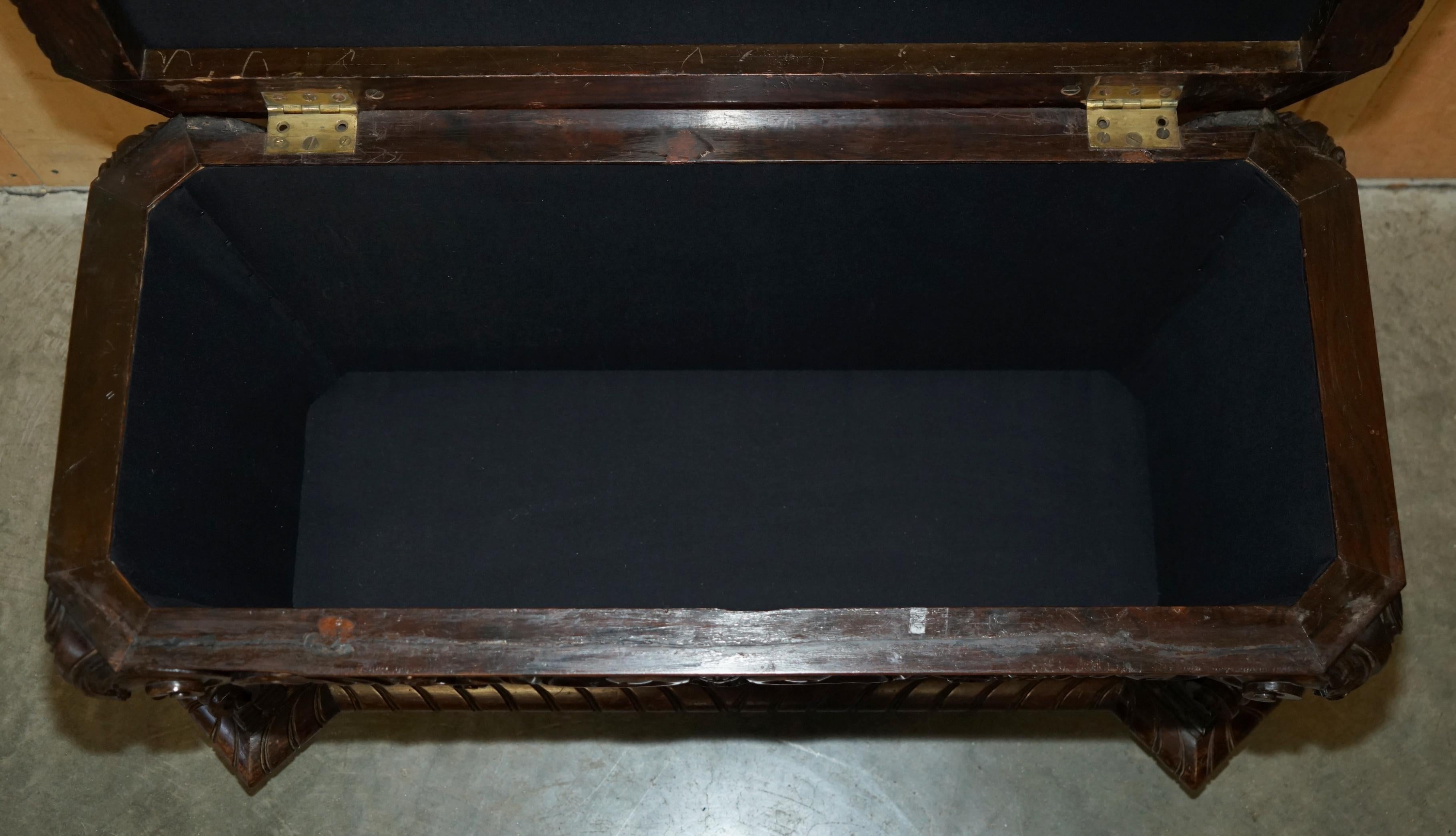 Important récupéré antique 1830 en cuir dur CHESTERFIELD OTTOMAN STOOL en vente 12