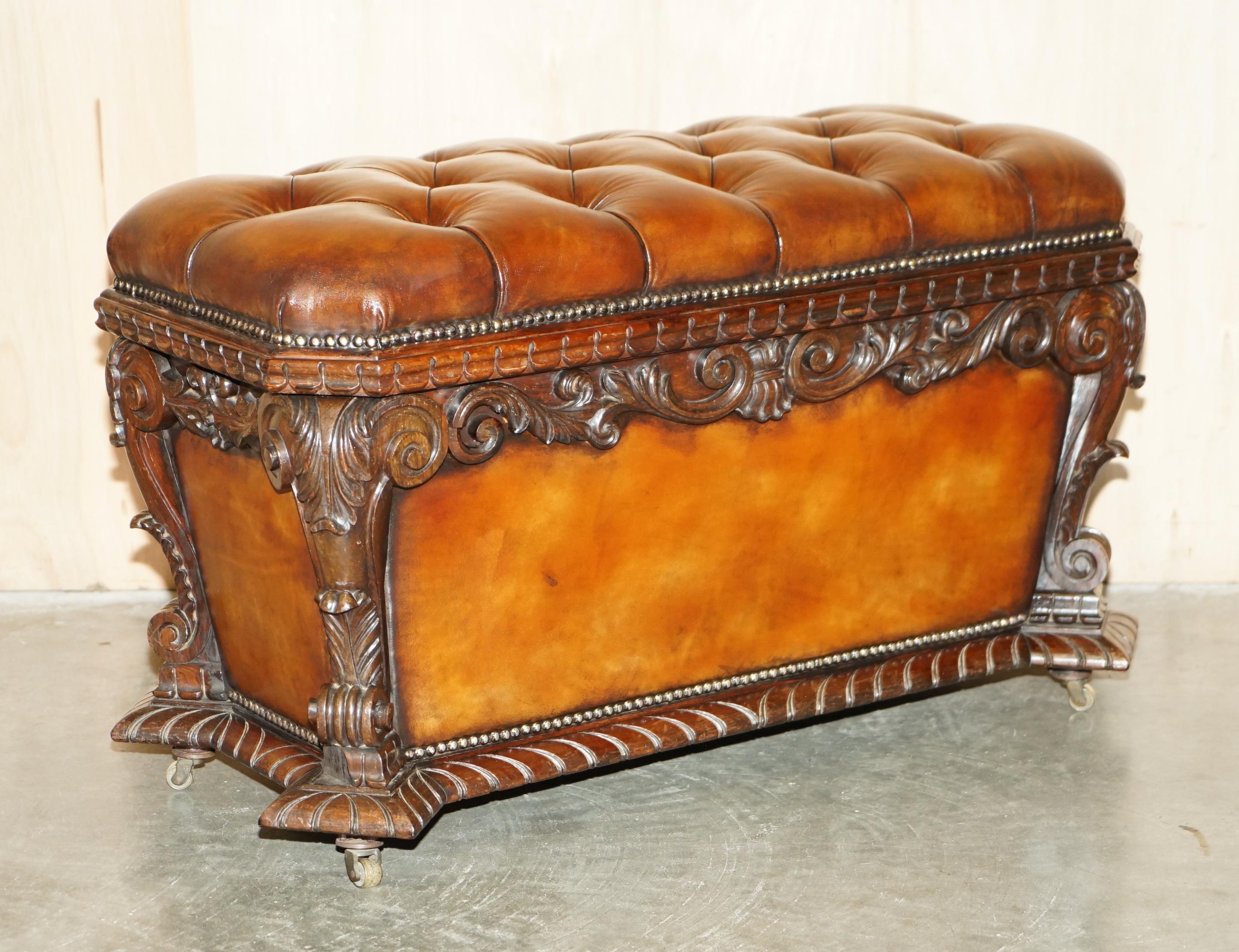 William IV Important récupéré antique 1830 en cuir dur CHESTERFIELD OTTOMAN STOOL en vente