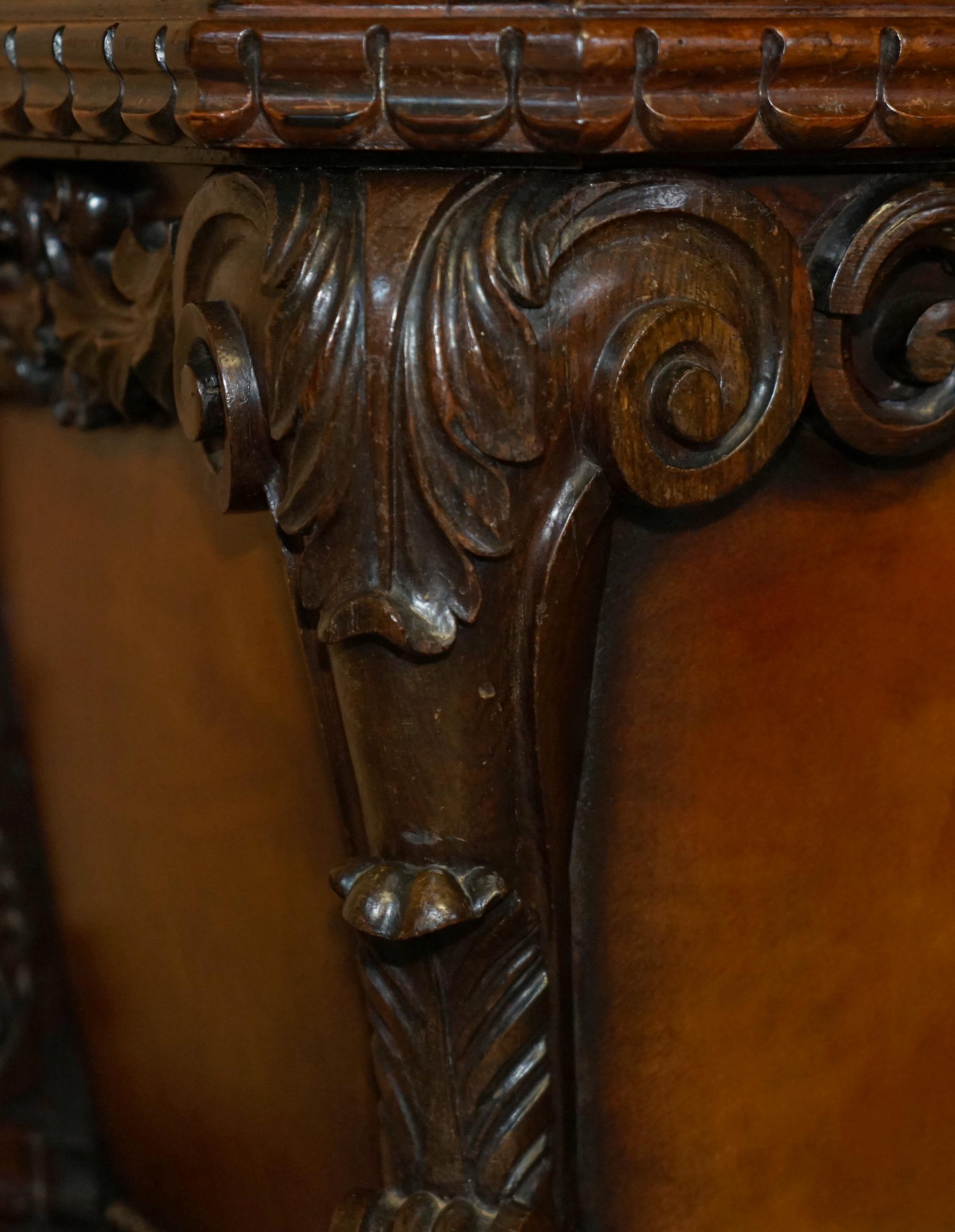 Important récupéré antique 1830 en cuir dur CHESTERFIELD OTTOMAN STOOL Excellent état - En vente à West Sussex, Pulborough