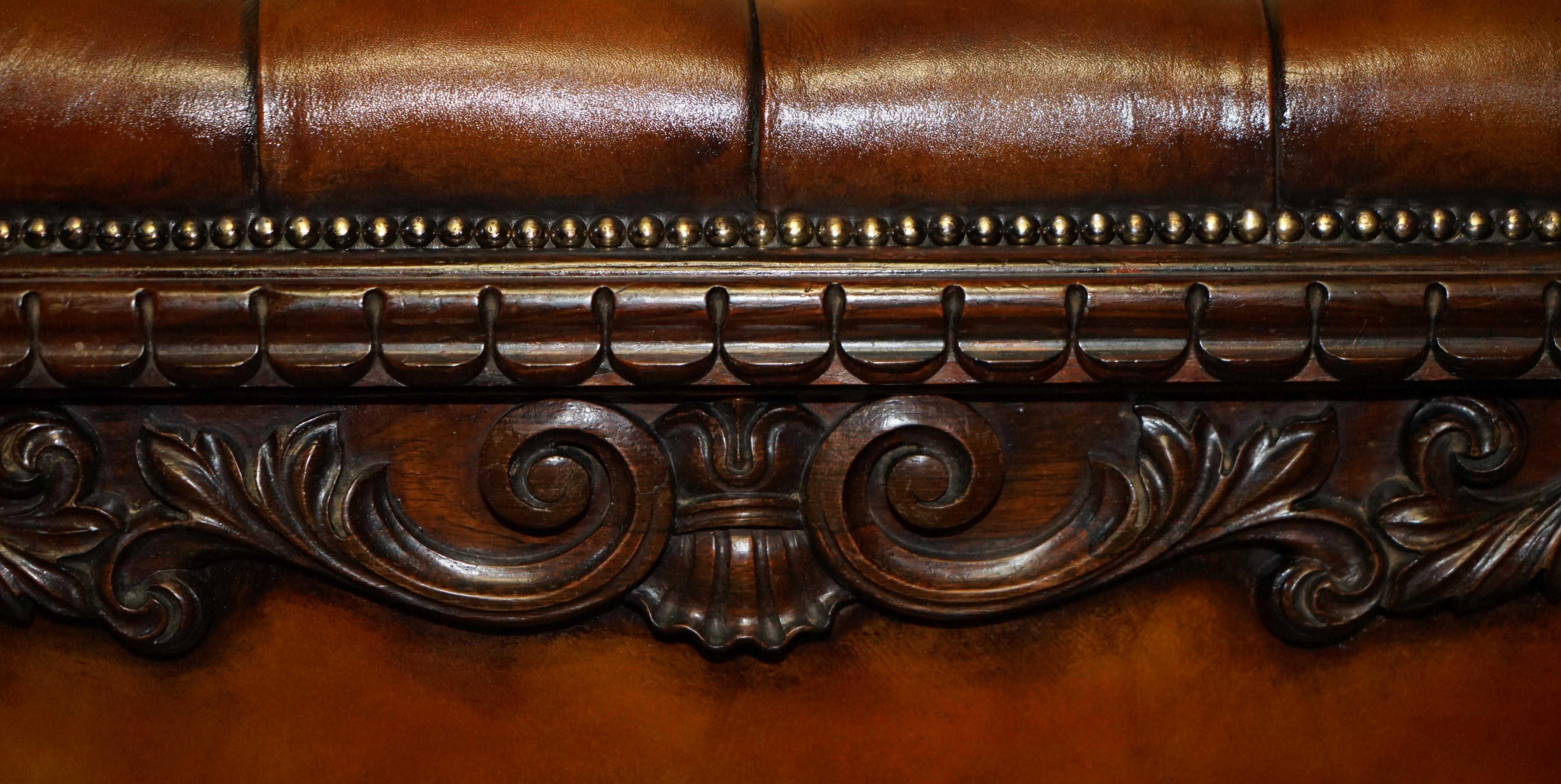 Cuir Important récupéré antique 1830 en cuir dur CHESTERFIELD OTTOMAN STOOL en vente